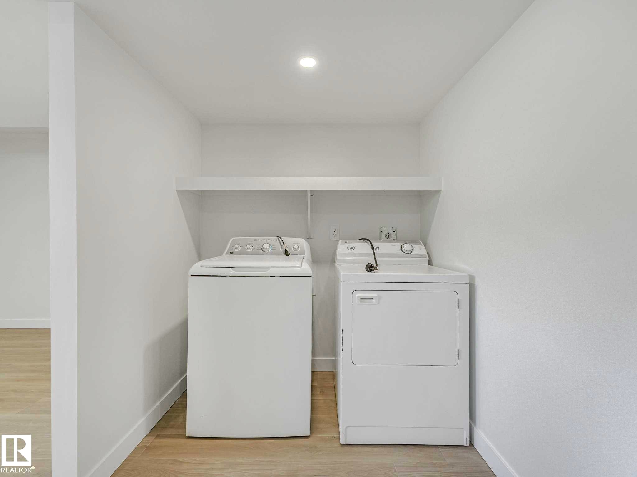 125 Marlborough Place, Edmonton, AB - Indoor Photo Showing Laundry Room