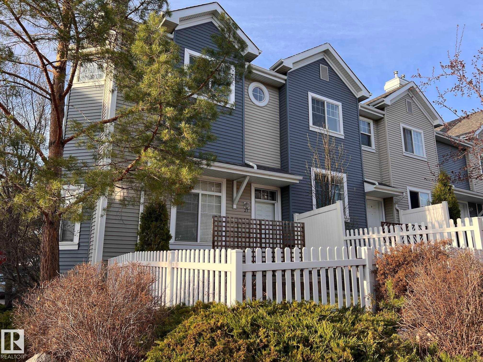 25 8304 11 Avenue, Edmonton, AB - Outdoor