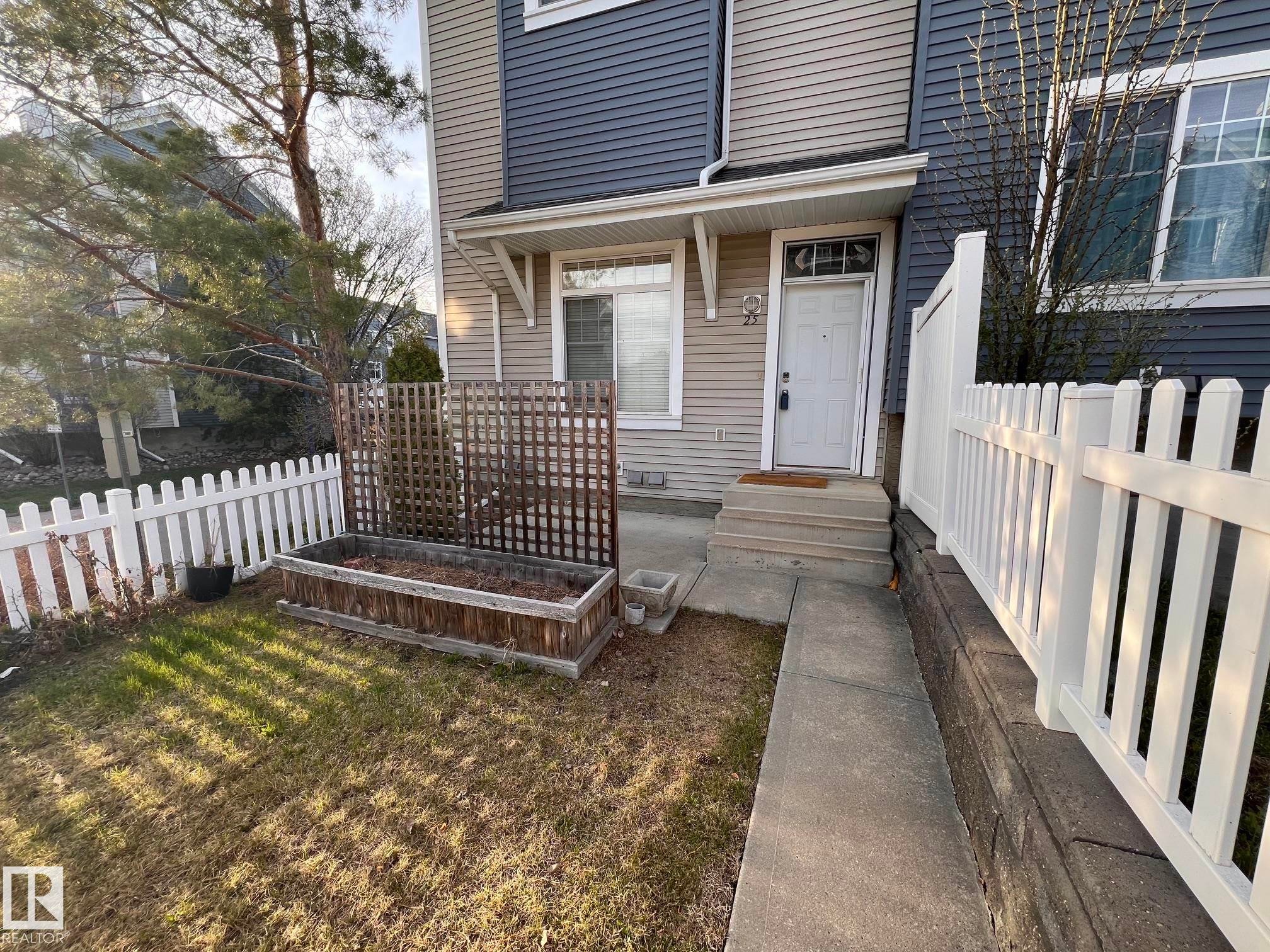 25 8304 11 Avenue, Edmonton, AB - Outdoor