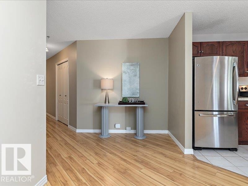 204 9640 105 Street, Edmonton, AB - Indoor Photo Showing Bathroom