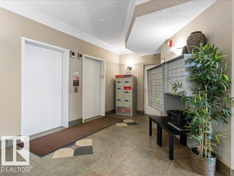 204 9640 105 Street, Edmonton, AB - Indoor Photo Showing Other Room
