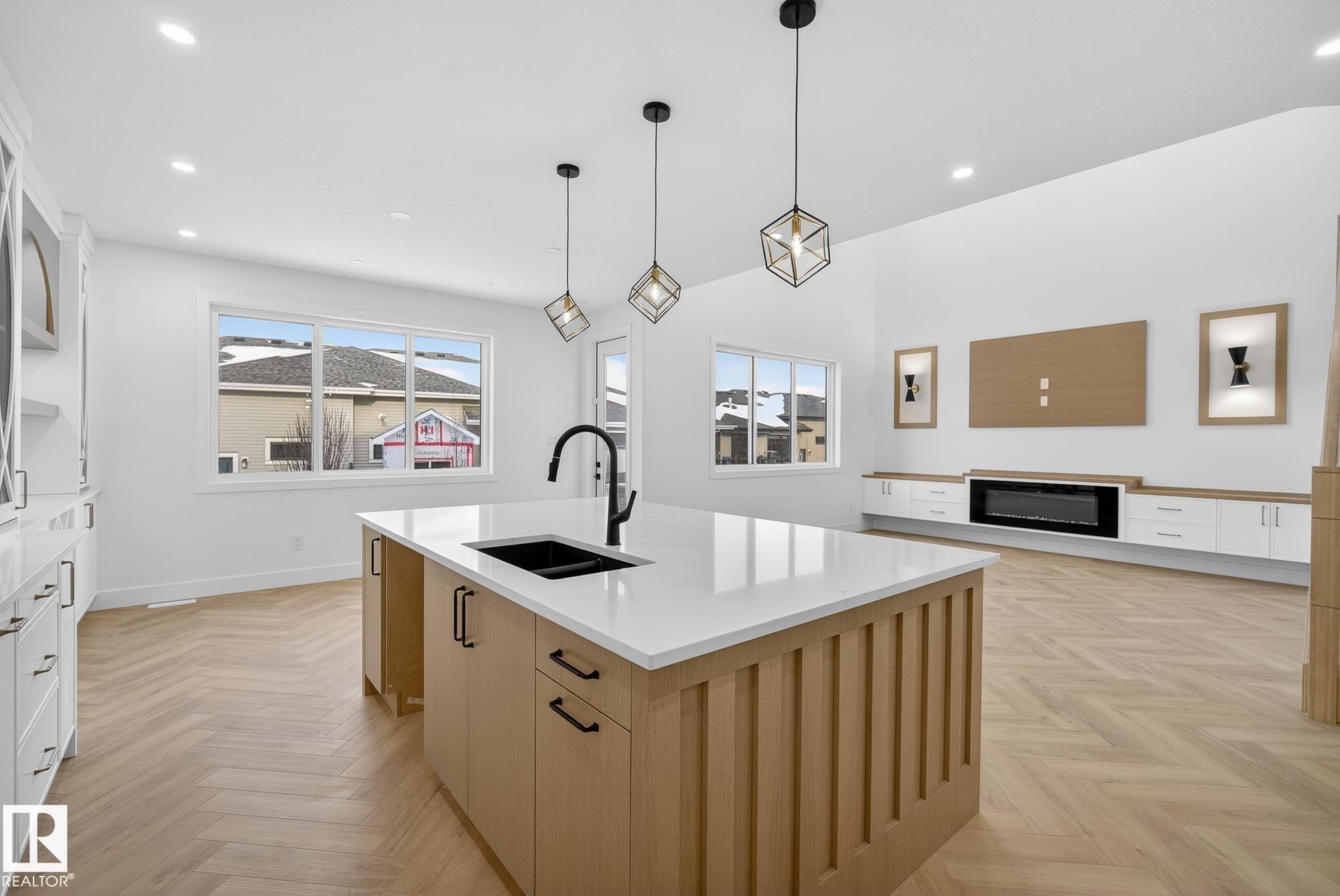 753 Astoria Way, Devon, AB - Indoor Photo Showing Kitchen With Double Sink With Upgraded Kitchen