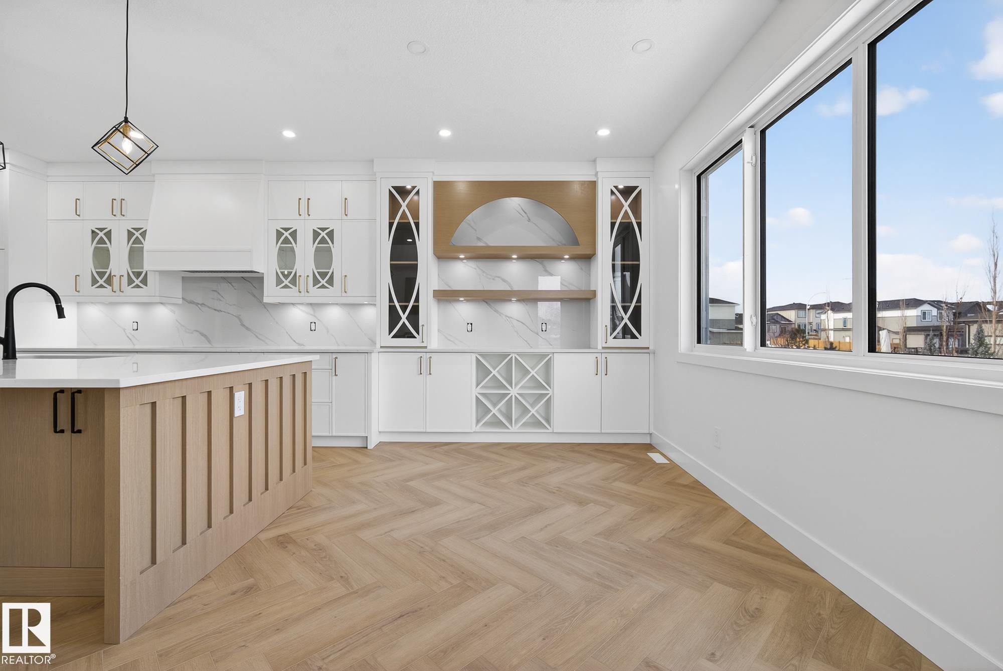 753 Astoria Way, Devon, AB - Indoor Photo Showing Kitchen