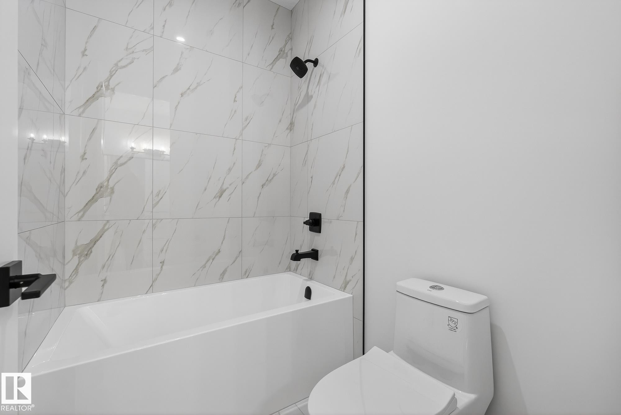 753 Astoria Way, Devon, AB - Indoor Photo Showing Bathroom