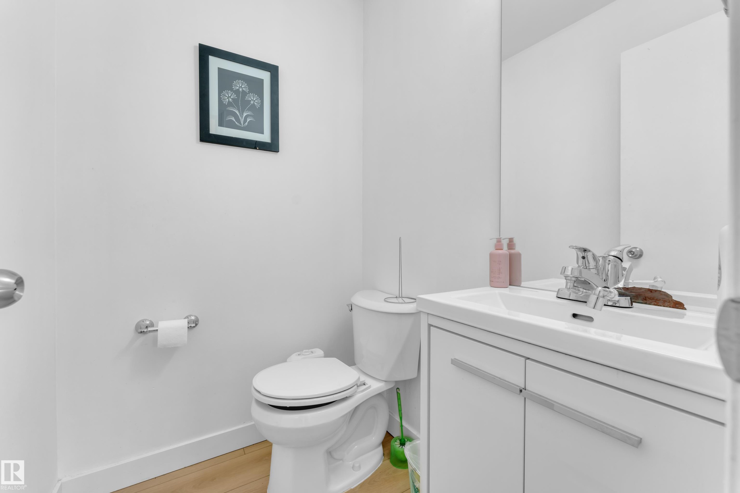 4819 30 Avenue, Edmonton, AB - Indoor Photo Showing Bathroom