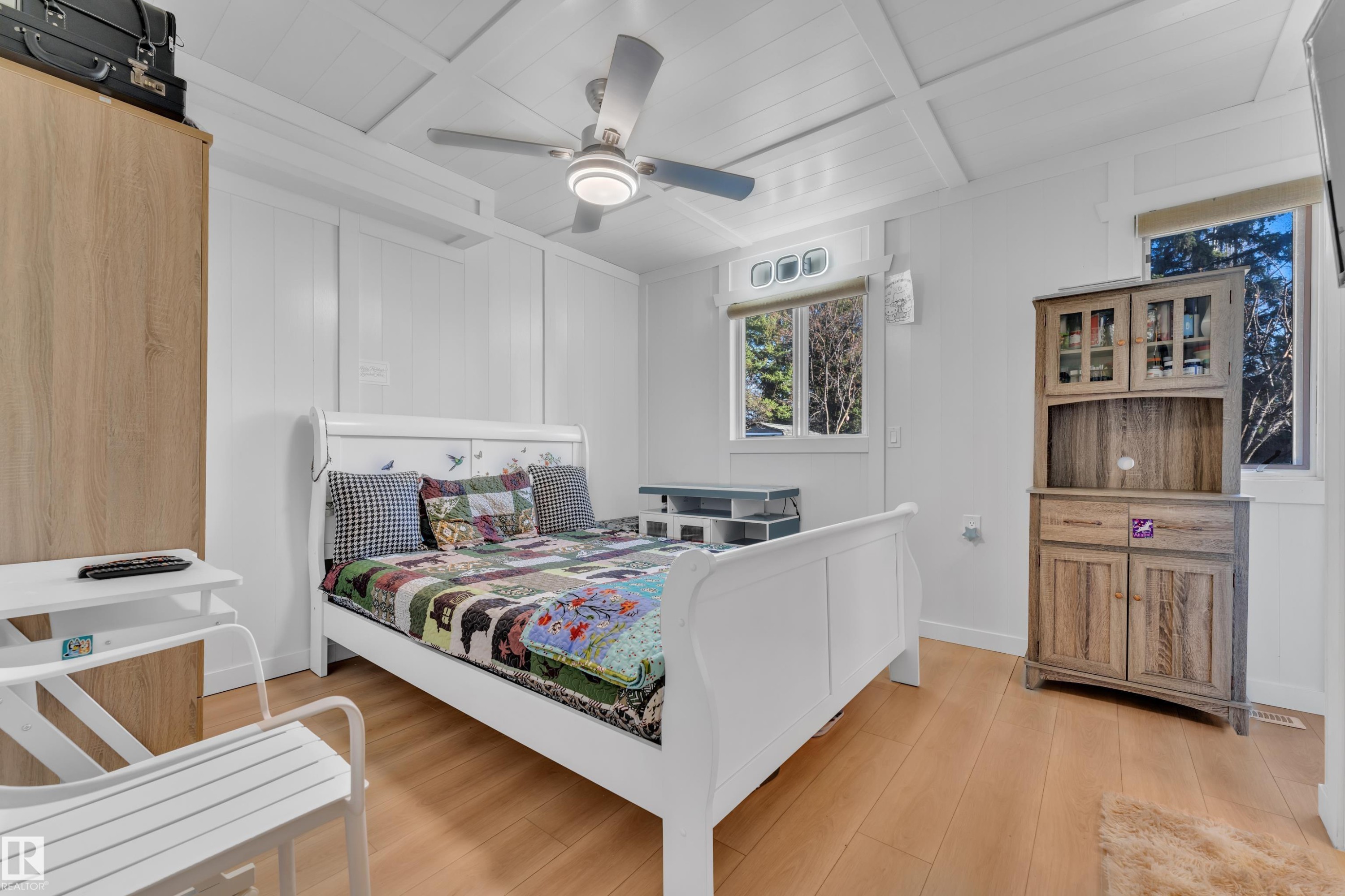 4819 30 Avenue, Edmonton, AB - Indoor Photo Showing Bedroom