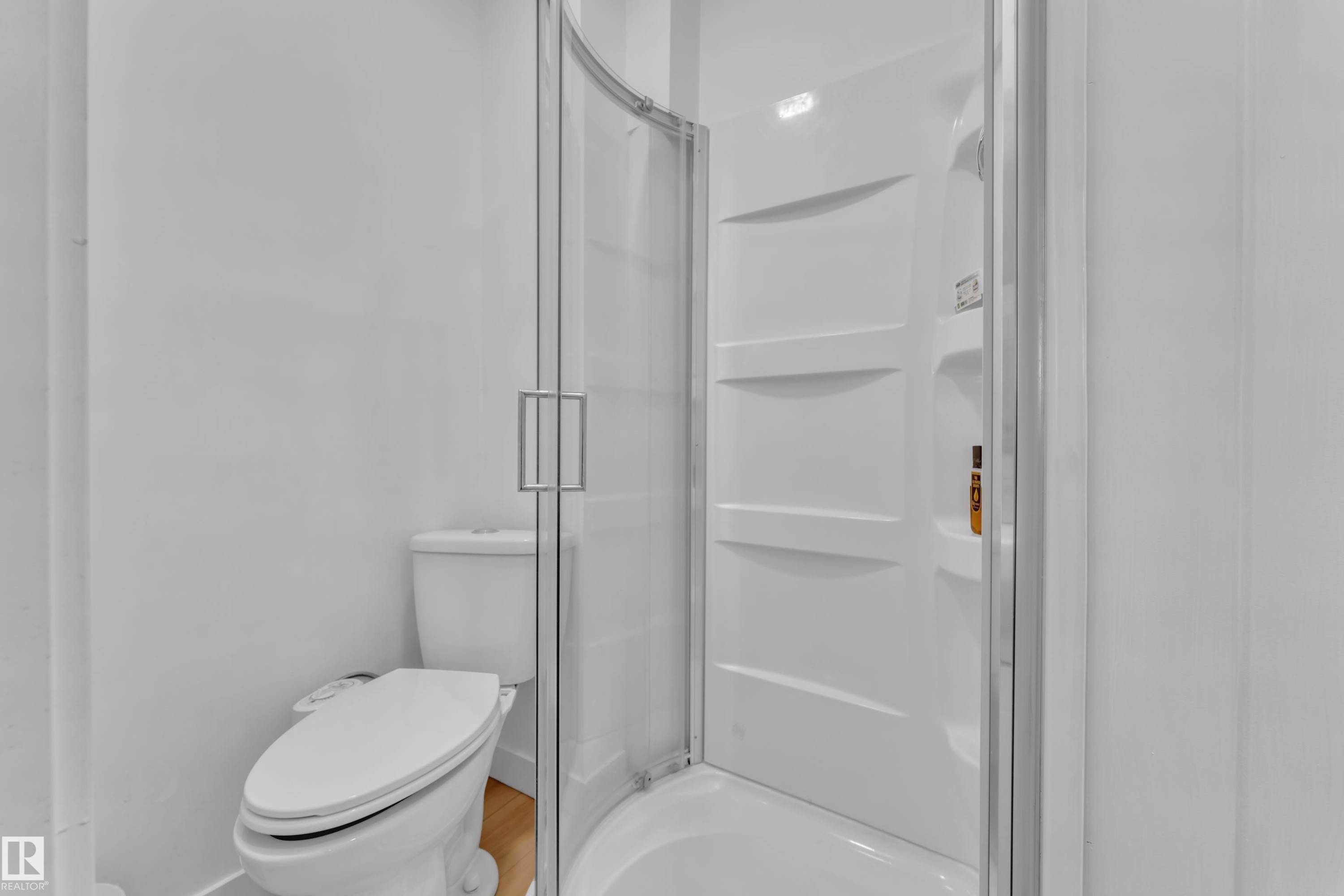 4819 30 Avenue, Edmonton, AB - Indoor Photo Showing Bathroom