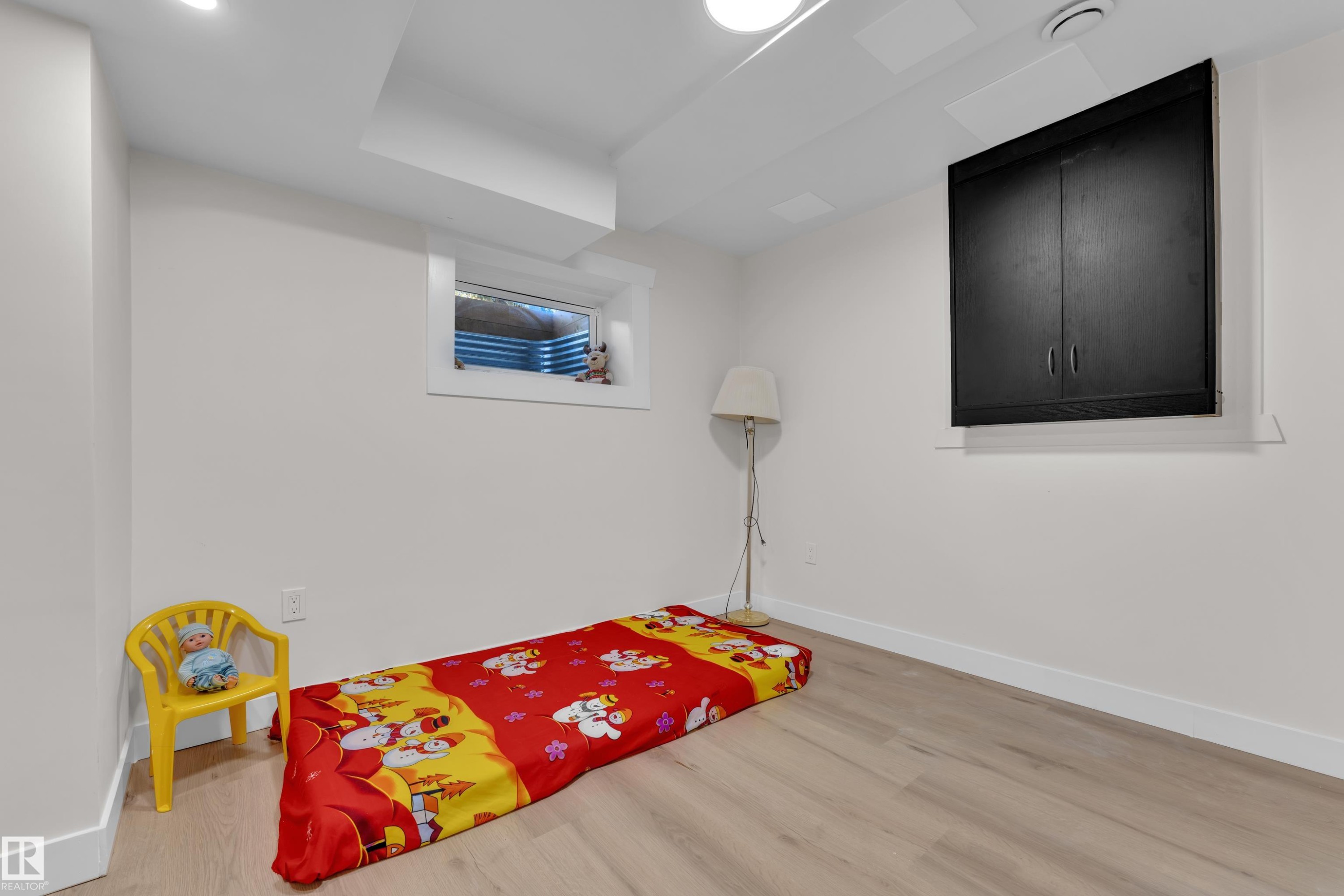 4819 30 Avenue, Edmonton, AB - Indoor Photo Showing Other Room