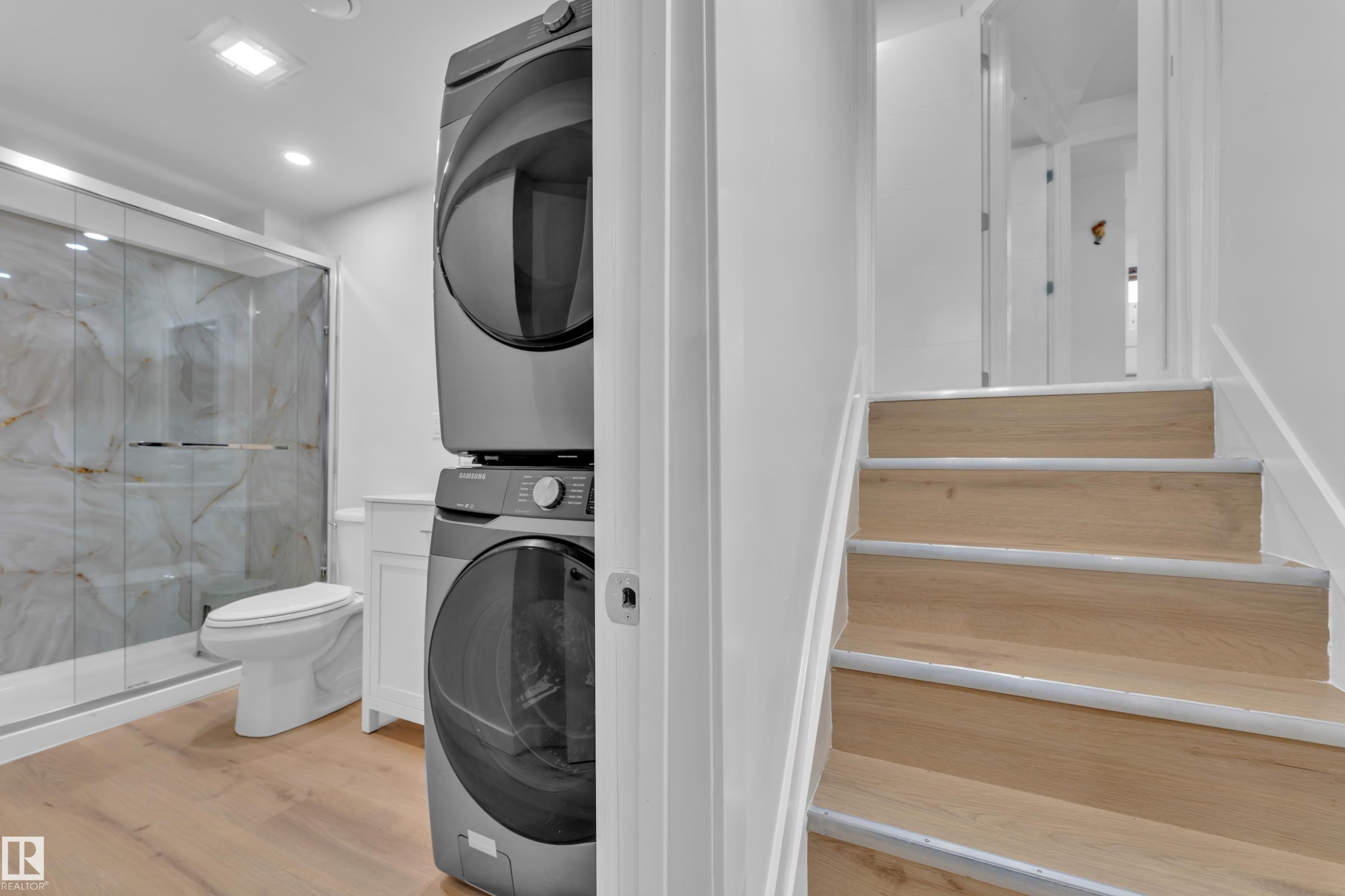 4819 30 Avenue, Edmonton, AB - Indoor Photo Showing Laundry Room