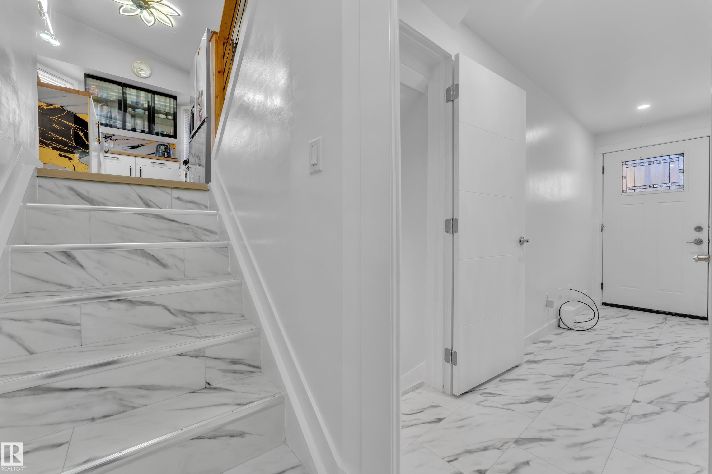 4819 30 Avenue, Edmonton, AB - Indoor Photo Showing Other Room