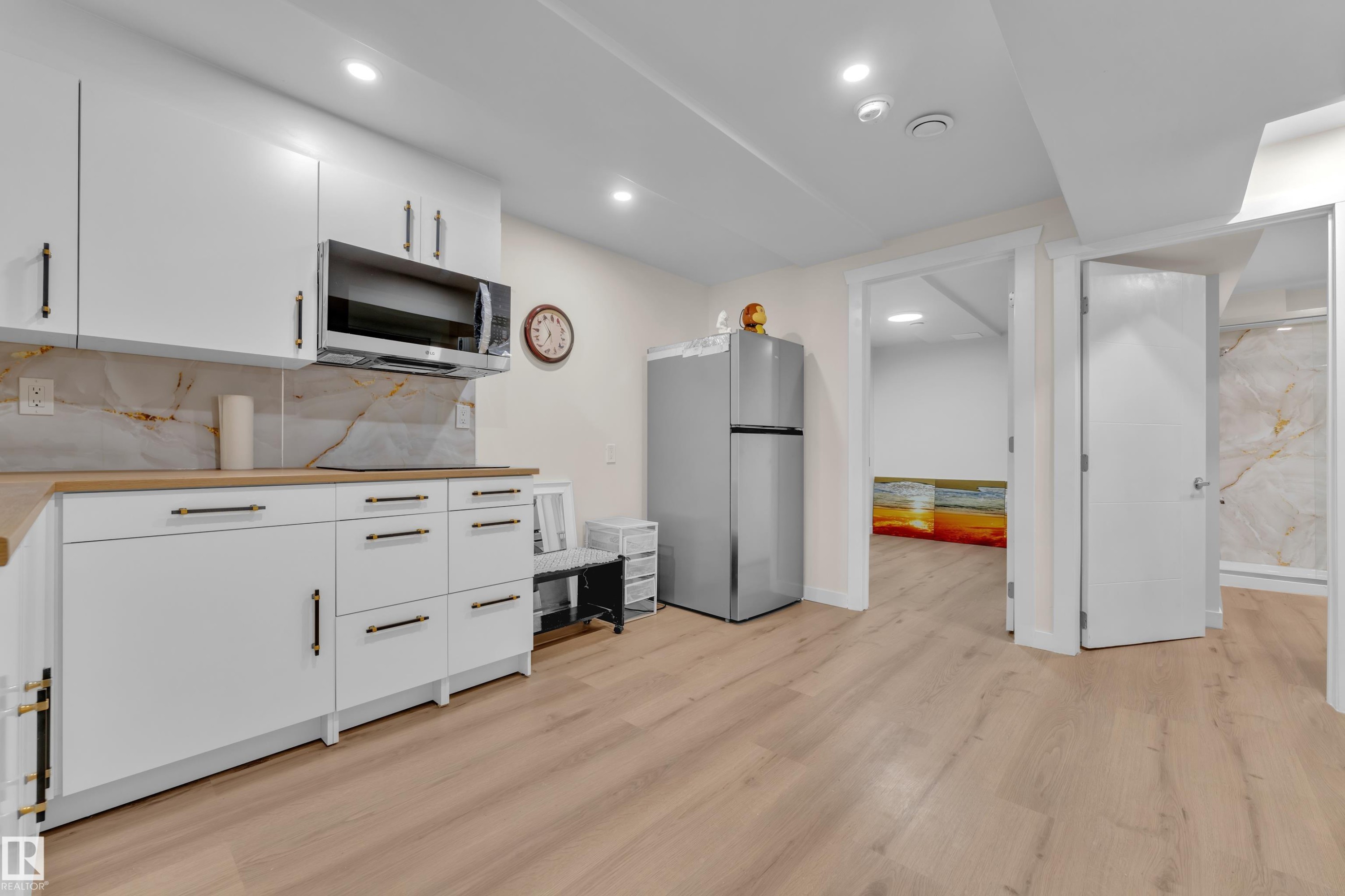 4819 30 Avenue, Edmonton, AB - Indoor Photo Showing Kitchen