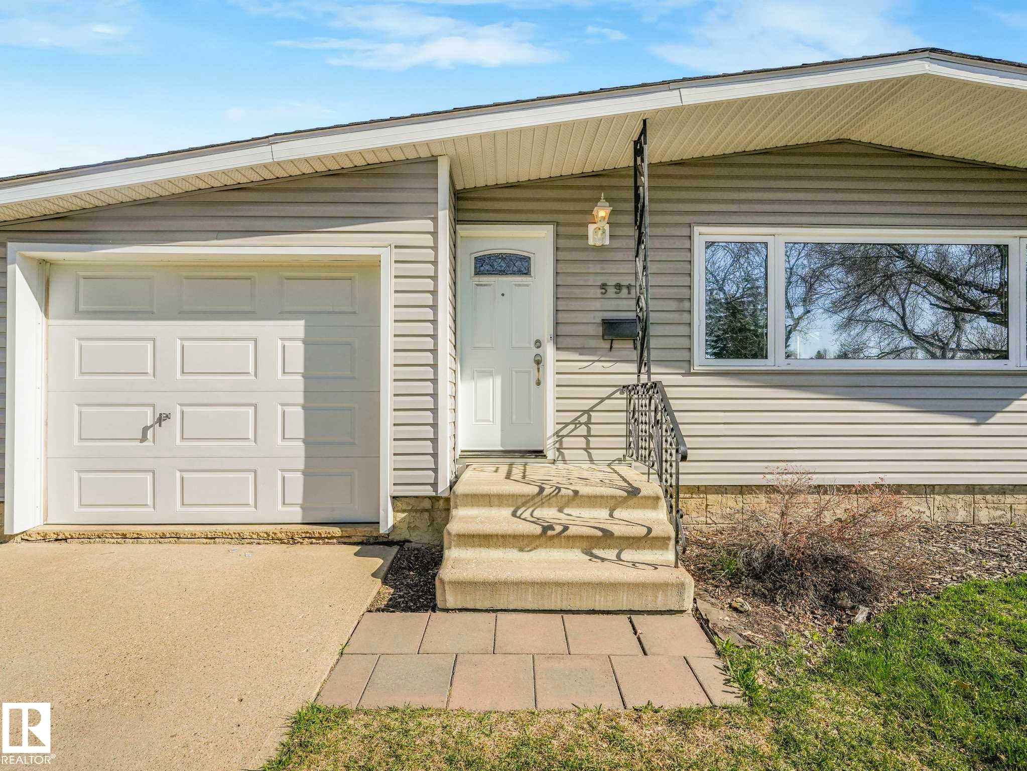 5916 148 Avenue, Edmonton, AB - Outdoor