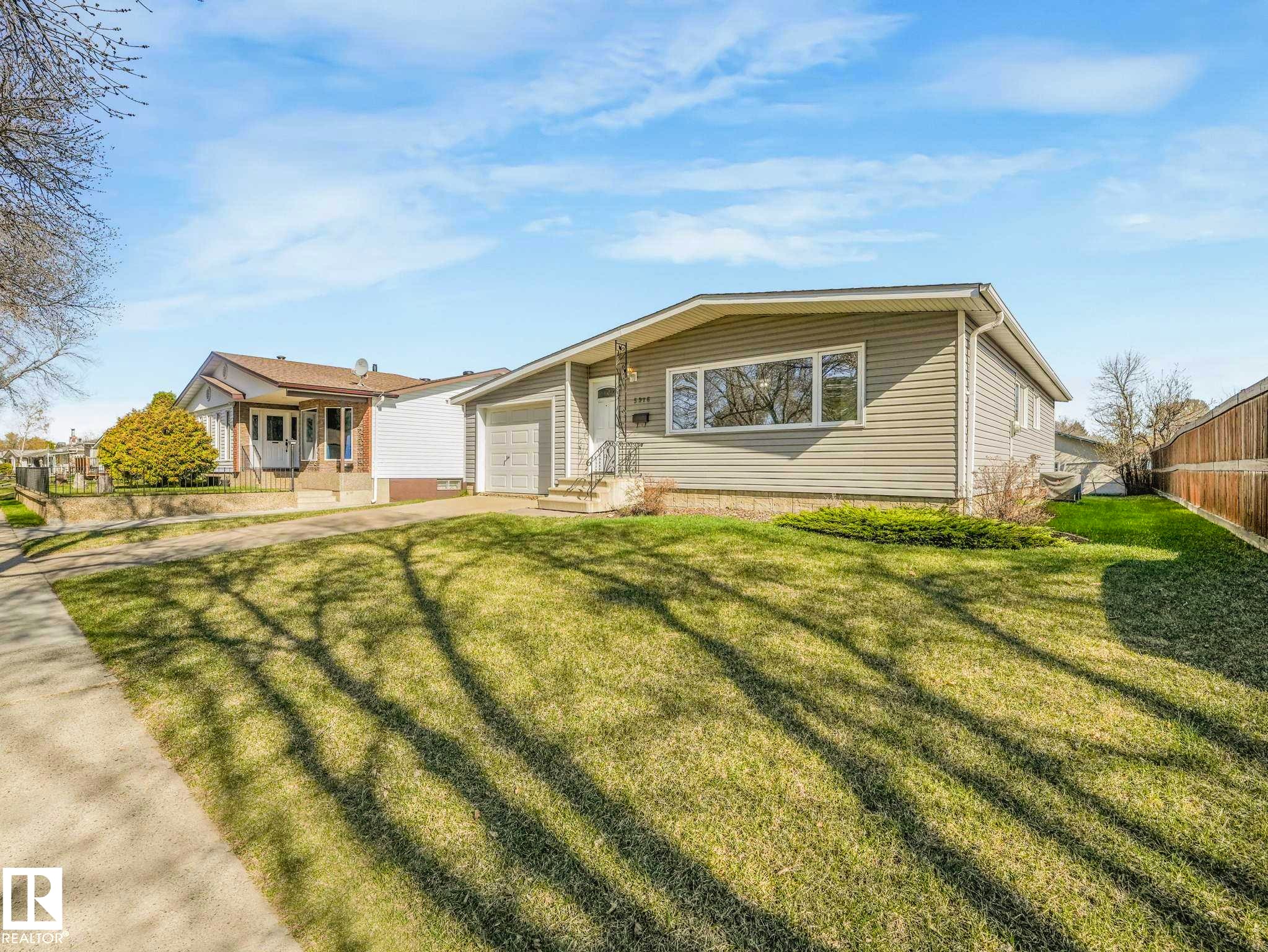 5916 148 Avenue, Edmonton, AB - Outdoor