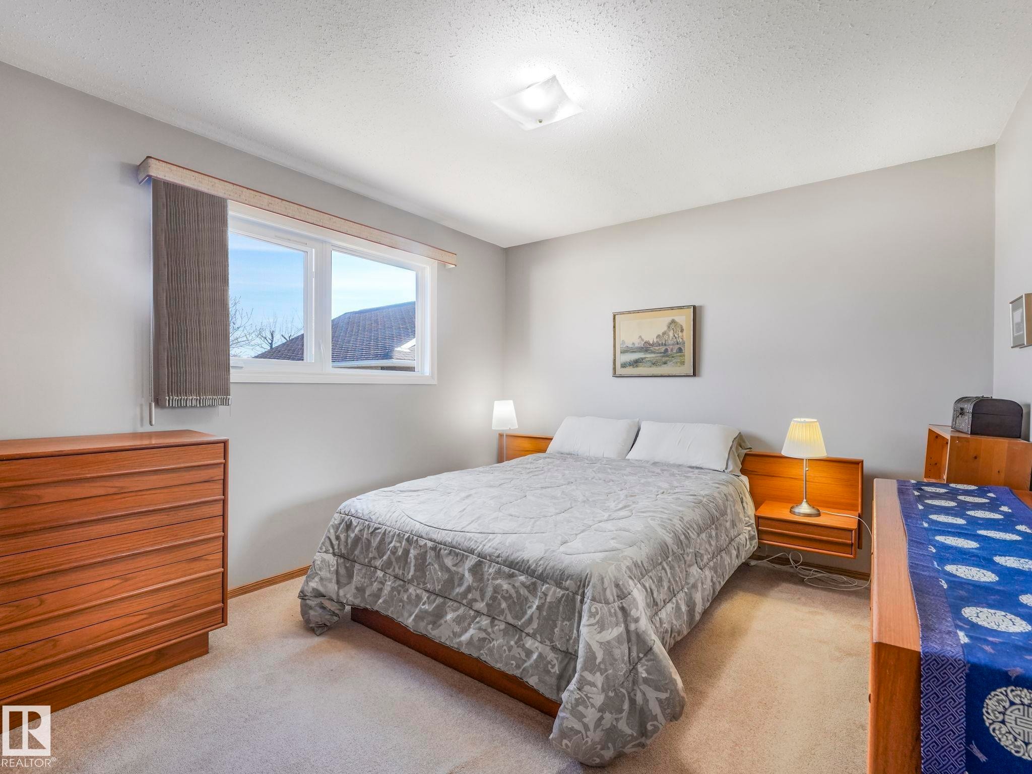 5916 148 Avenue, Edmonton, AB - Indoor Photo Showing Bedroom