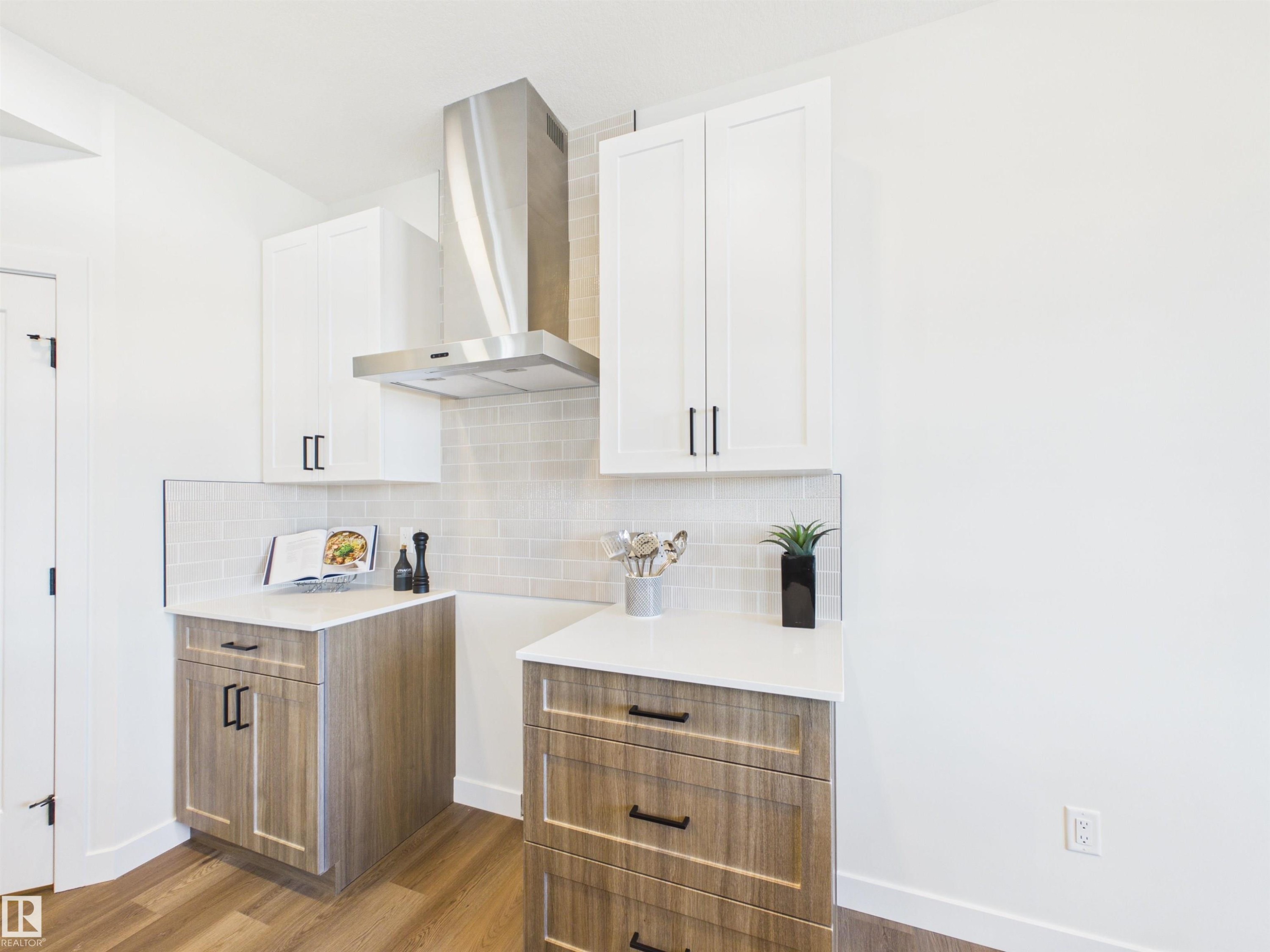 407 Brickyard Point(E), Stony Plain, AB - Indoor Photo Showing Kitchen