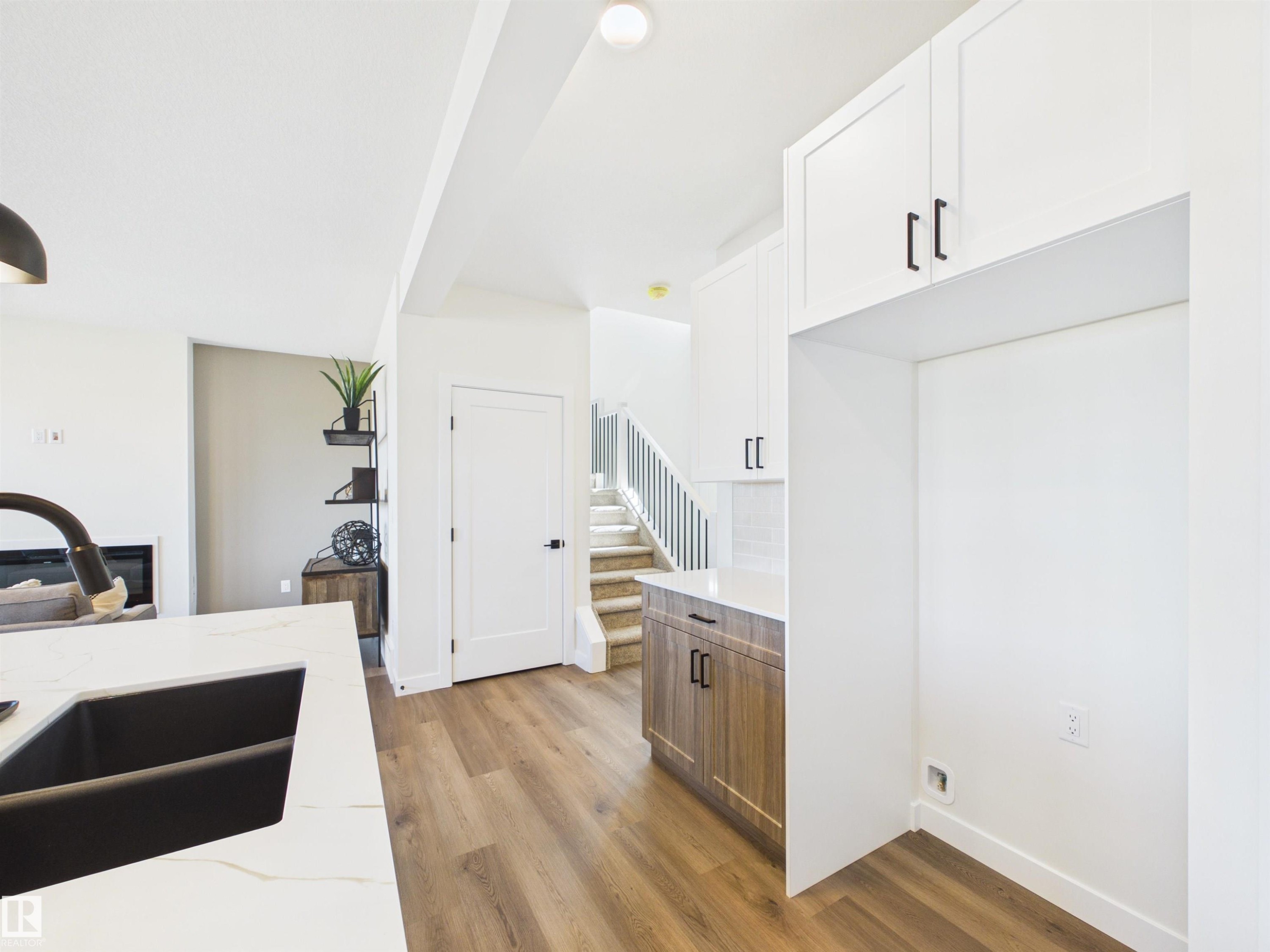 407 Brickyard Point(E), Stony Plain, AB - Indoor Photo Showing Kitchen