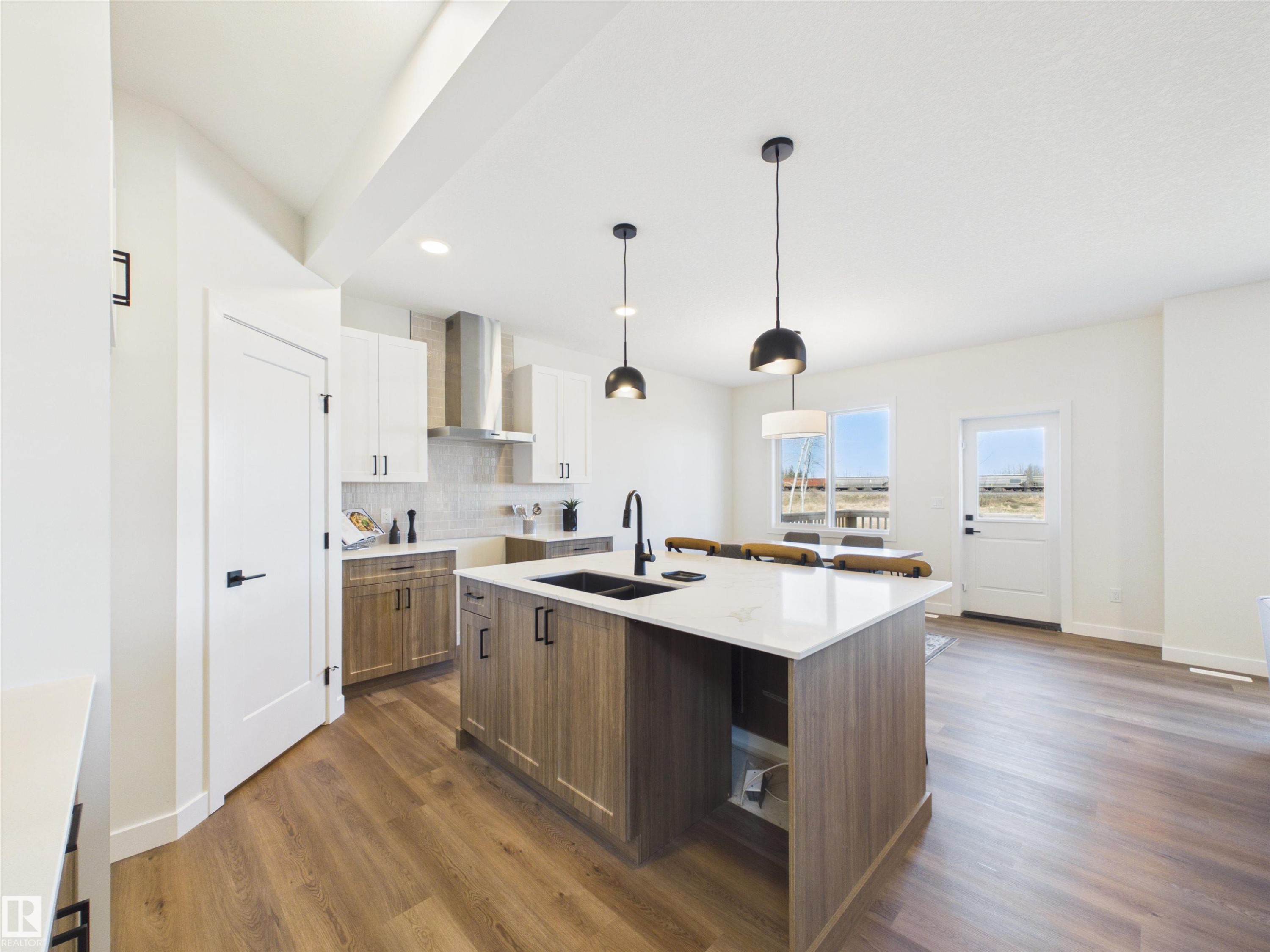 407 Brickyard Point(E), Stony Plain, AB - Indoor Photo Showing Kitchen With Double Sink With Upgraded Kitchen