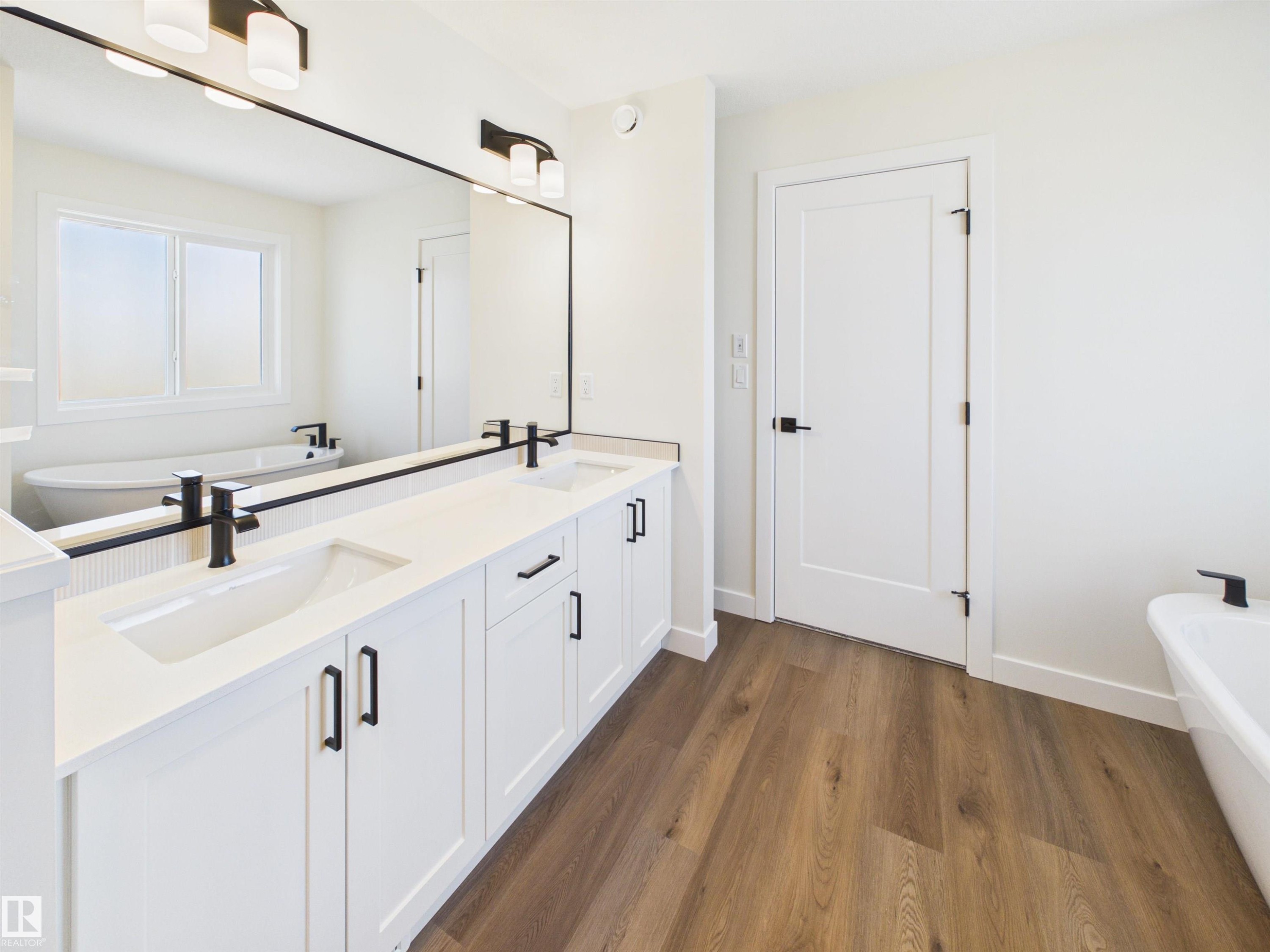 407 Brickyard Point(E), Stony Plain, AB - Indoor Photo Showing Bathroom