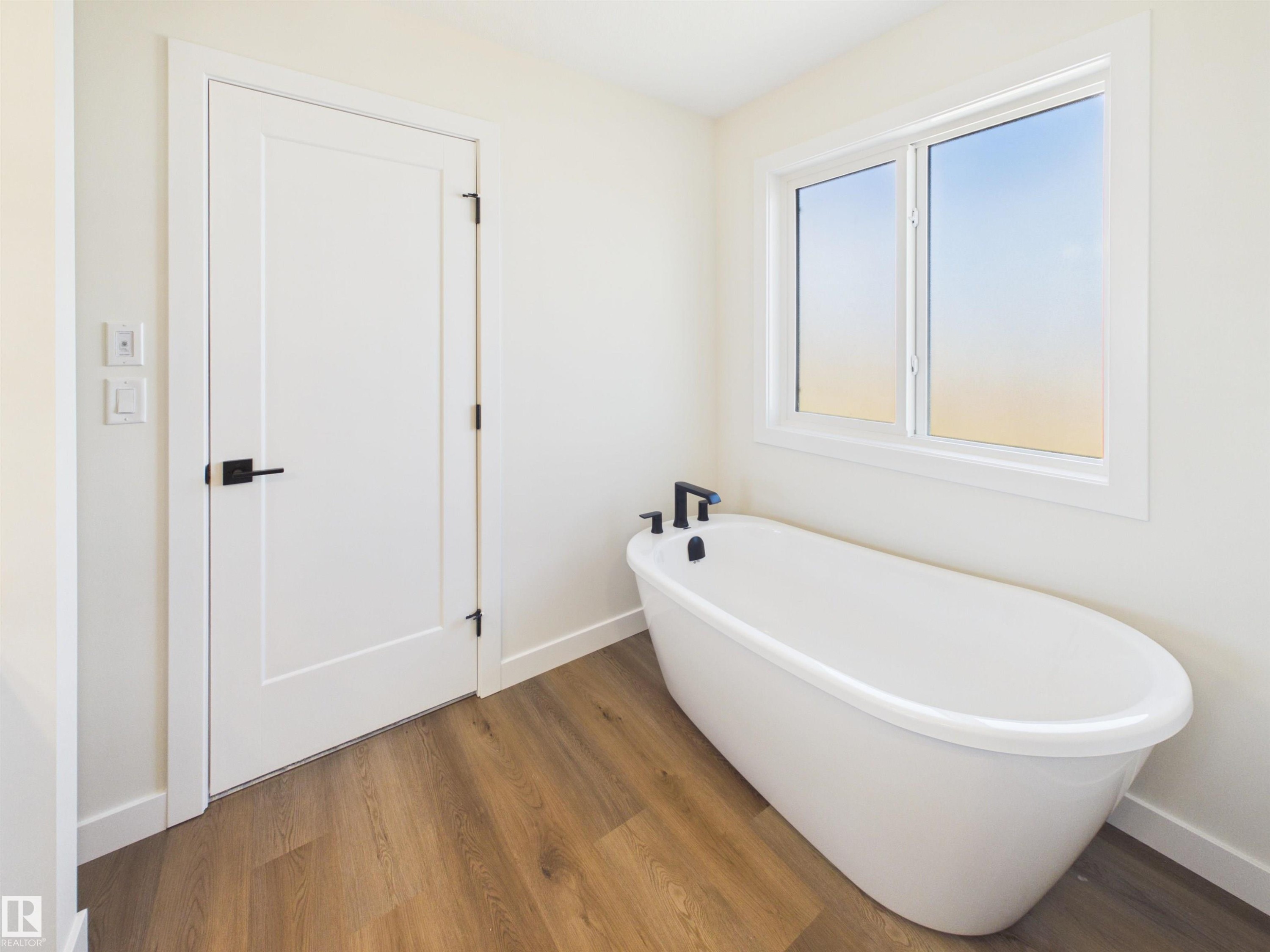 407 Brickyard Point(E), Stony Plain, AB - Indoor Photo Showing Bathroom