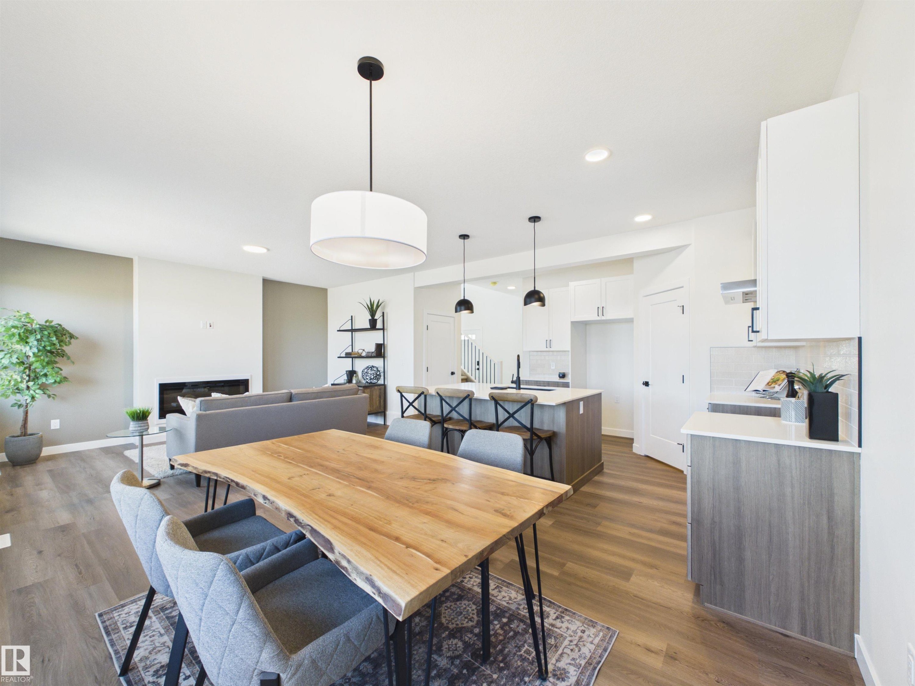407 Brickyard Point(E), Stony Plain, AB - Indoor Photo Showing Dining Room