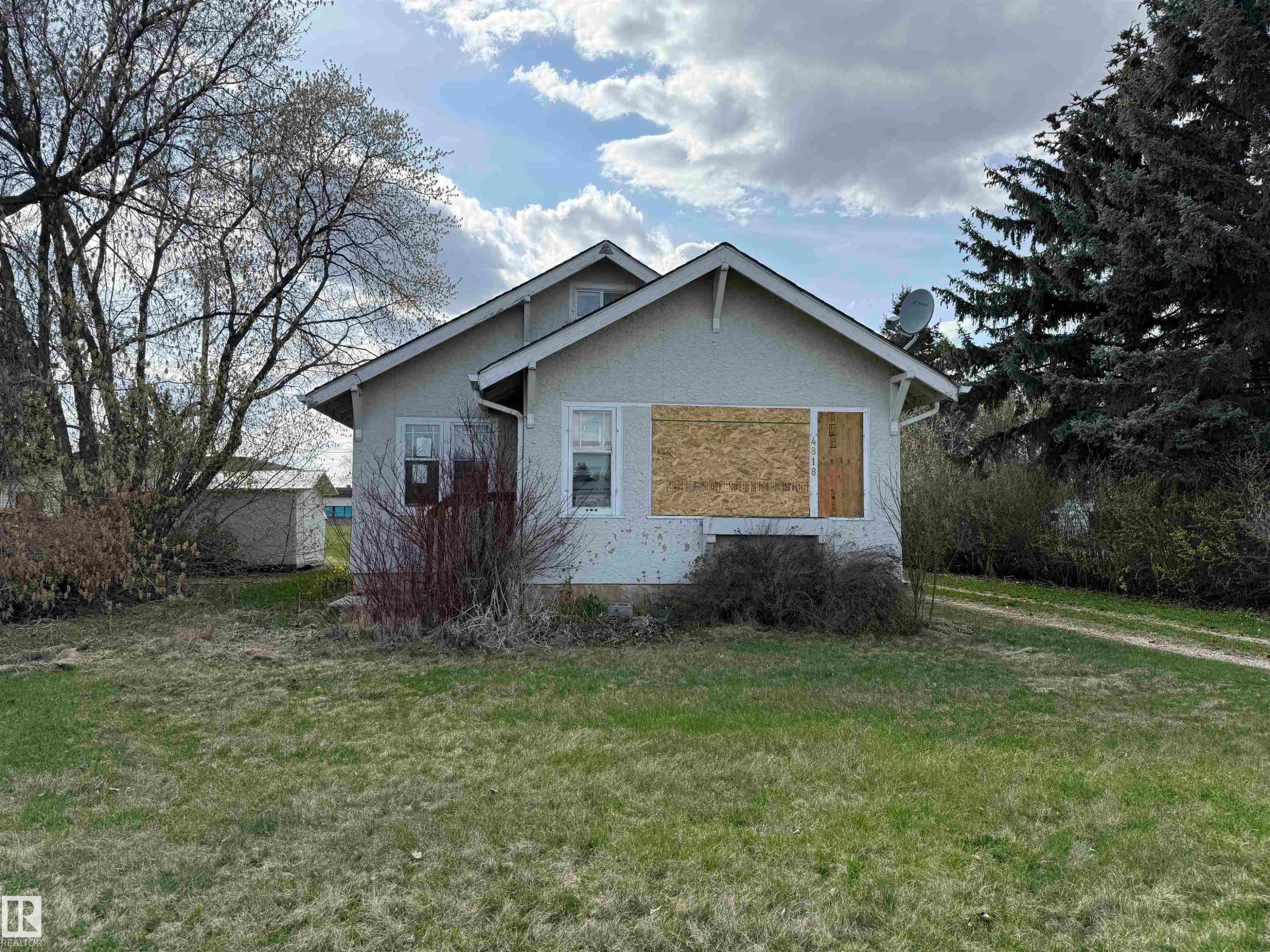 4818 52 Street, Thorsby, AB - Outdoor