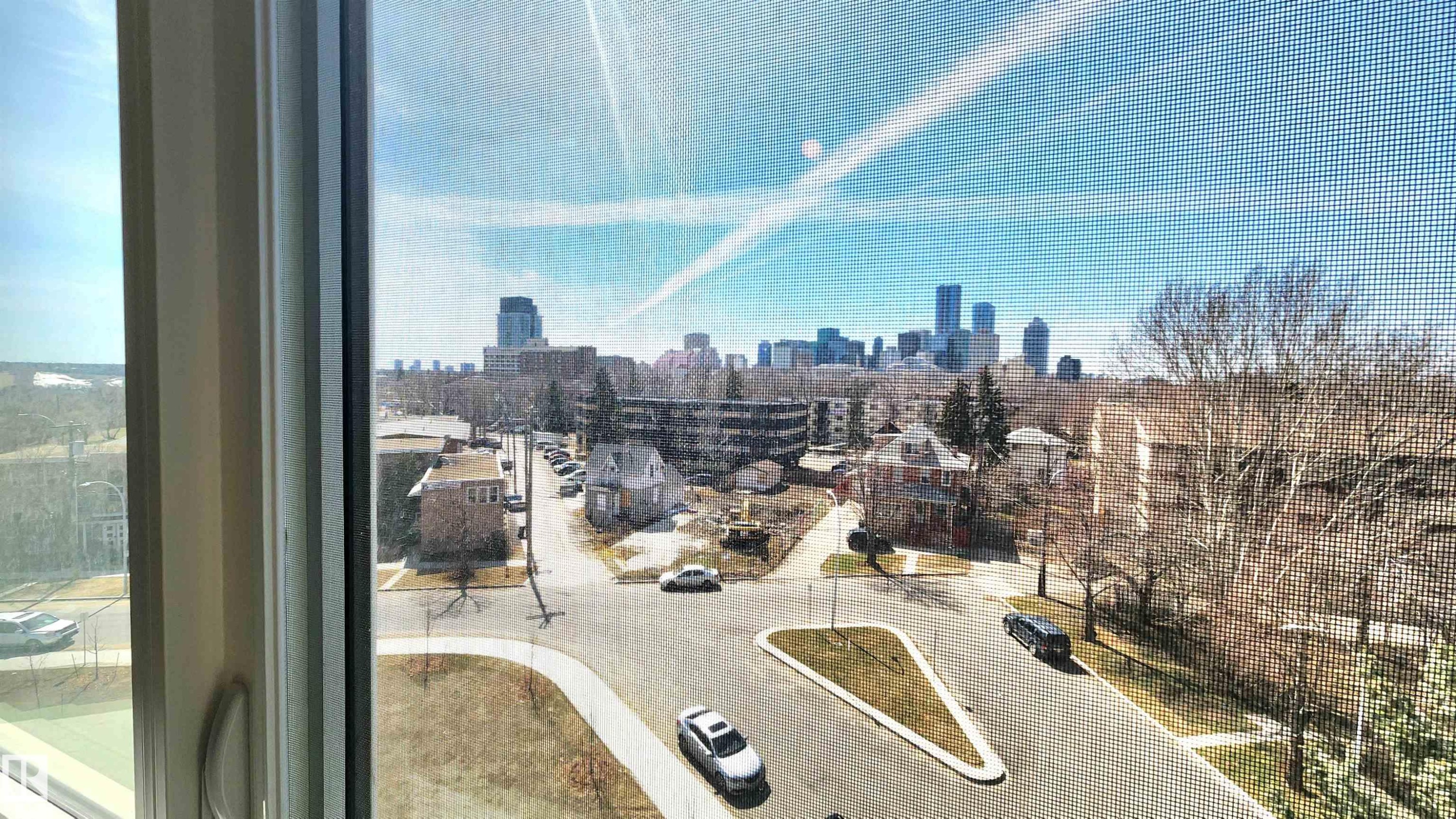 Extensive cityscape with a distant skyline - 603 9028 Jasper Avenue, Edmonton, AB - With View