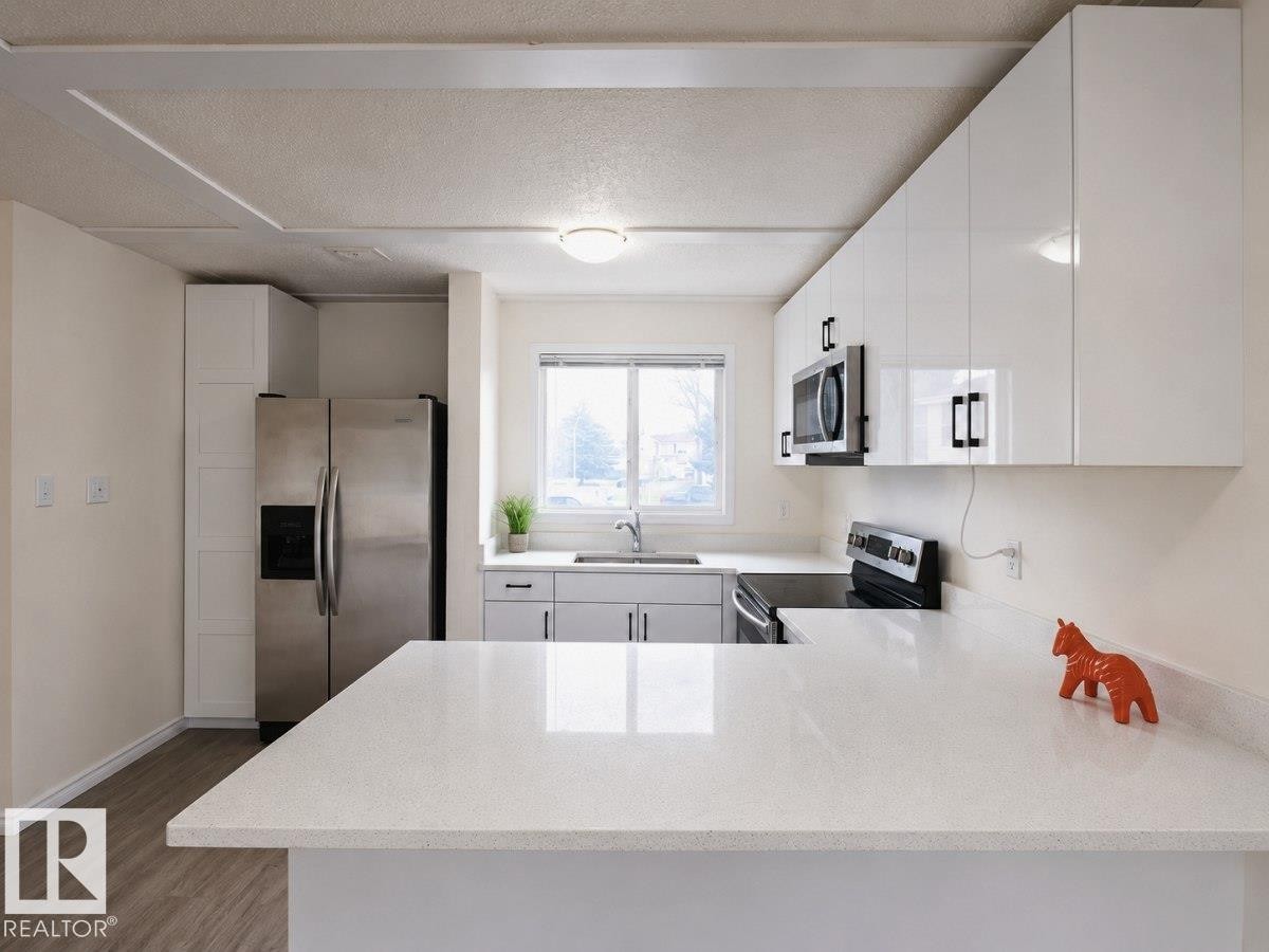 14458 56 Street, Edmonton, AB - Indoor Photo Showing Kitchen With Upgraded Kitchen