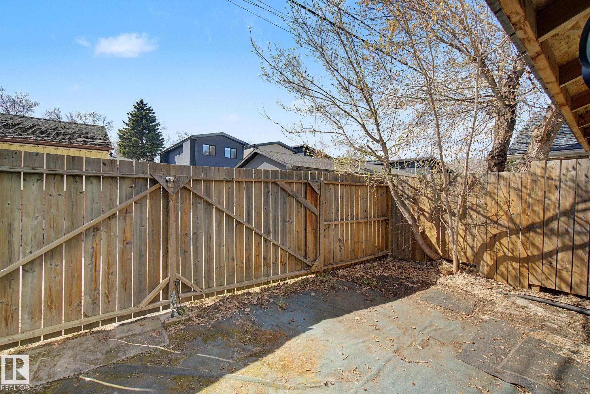 Wood privacy fence encompassing the property - 11512 122 St, Edmonton, AB - Outdoor