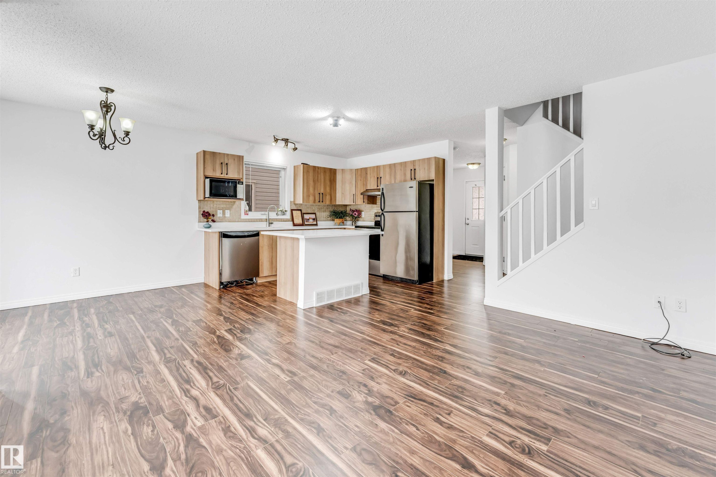 96 4350 23 Street, Edmonton, AB - Indoor Photo Showing Kitchen