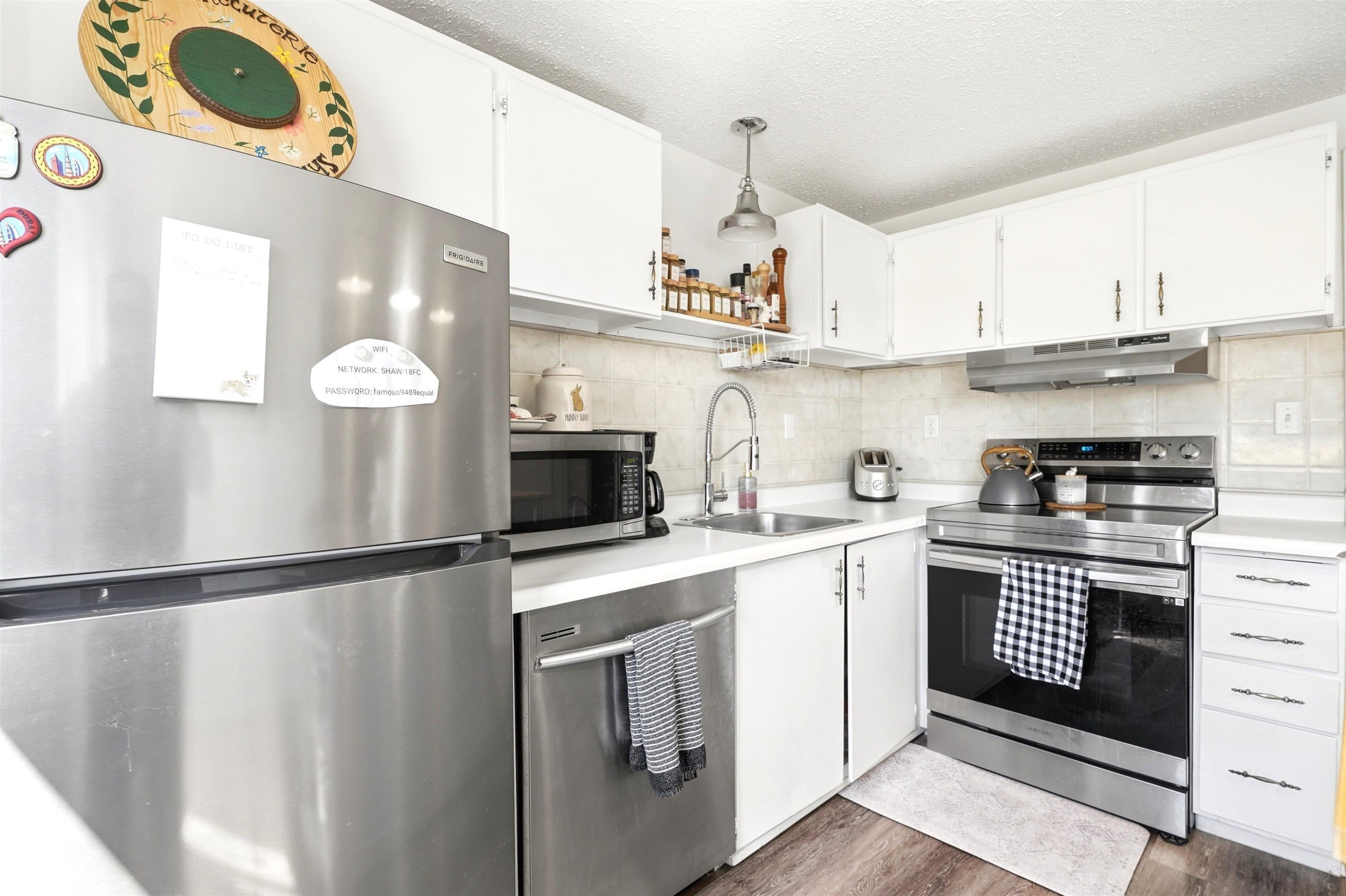 61 Ridgewood Terrace, St. Albert, AB - Indoor Photo Showing Kitchen