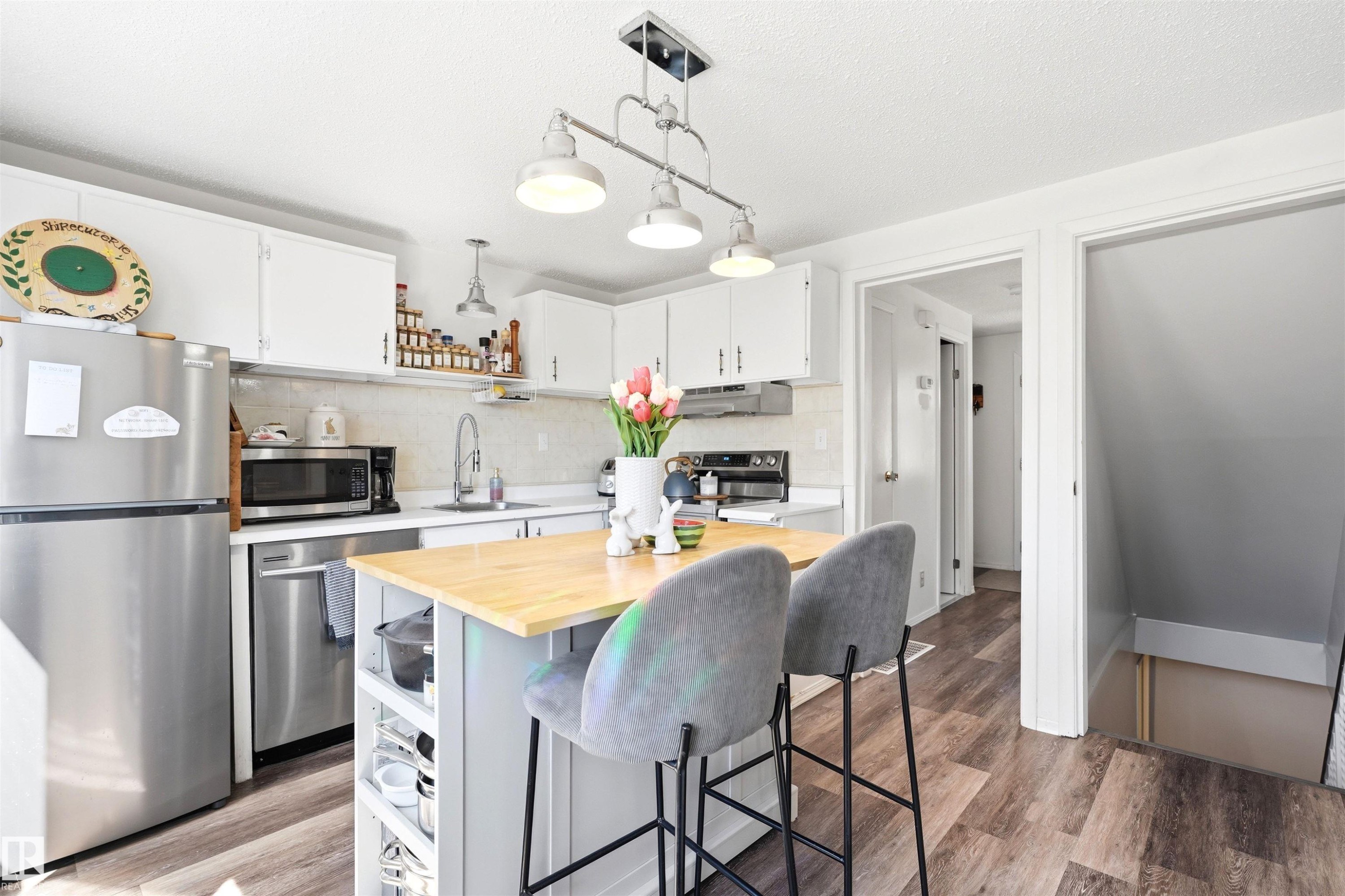 61 Ridgewood Terrace, St. Albert, AB - Indoor Photo Showing Kitchen With Stainless Steel Kitchen