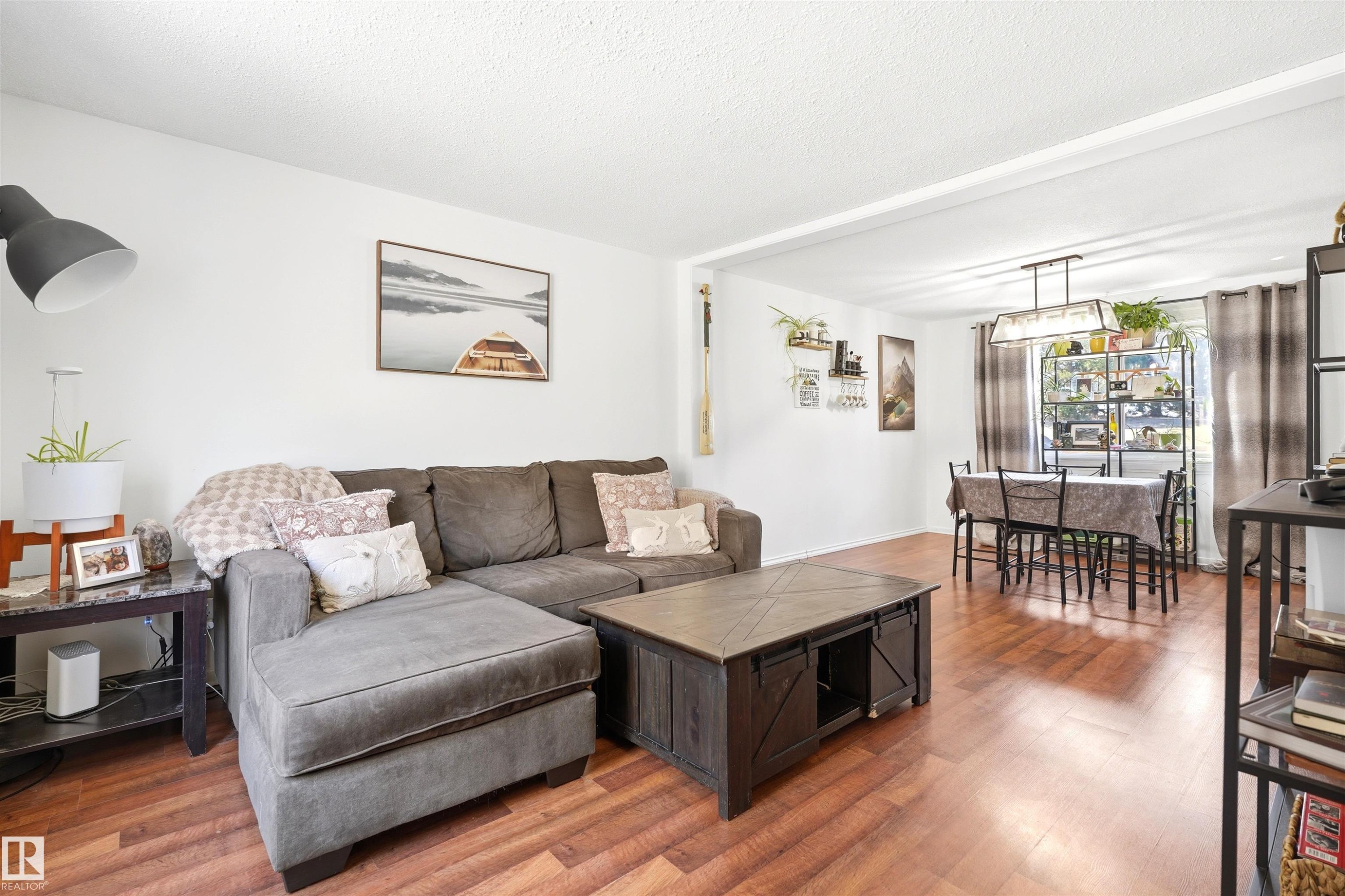 61 Ridgewood Terrace, St. Albert, AB - Indoor Photo Showing Living Room