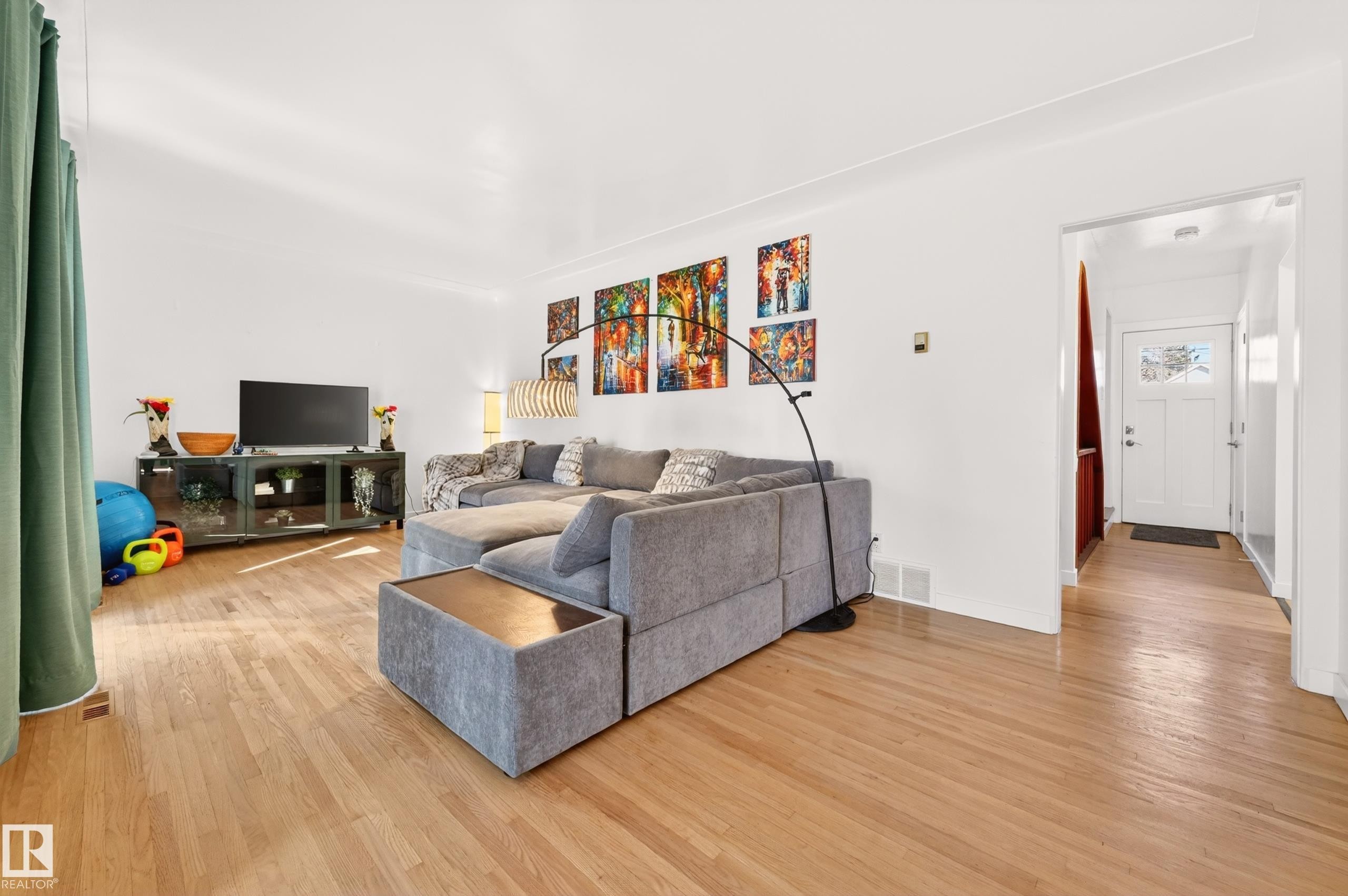 6807 112A Street, Edmonton, AB - Indoor Photo Showing Living Room