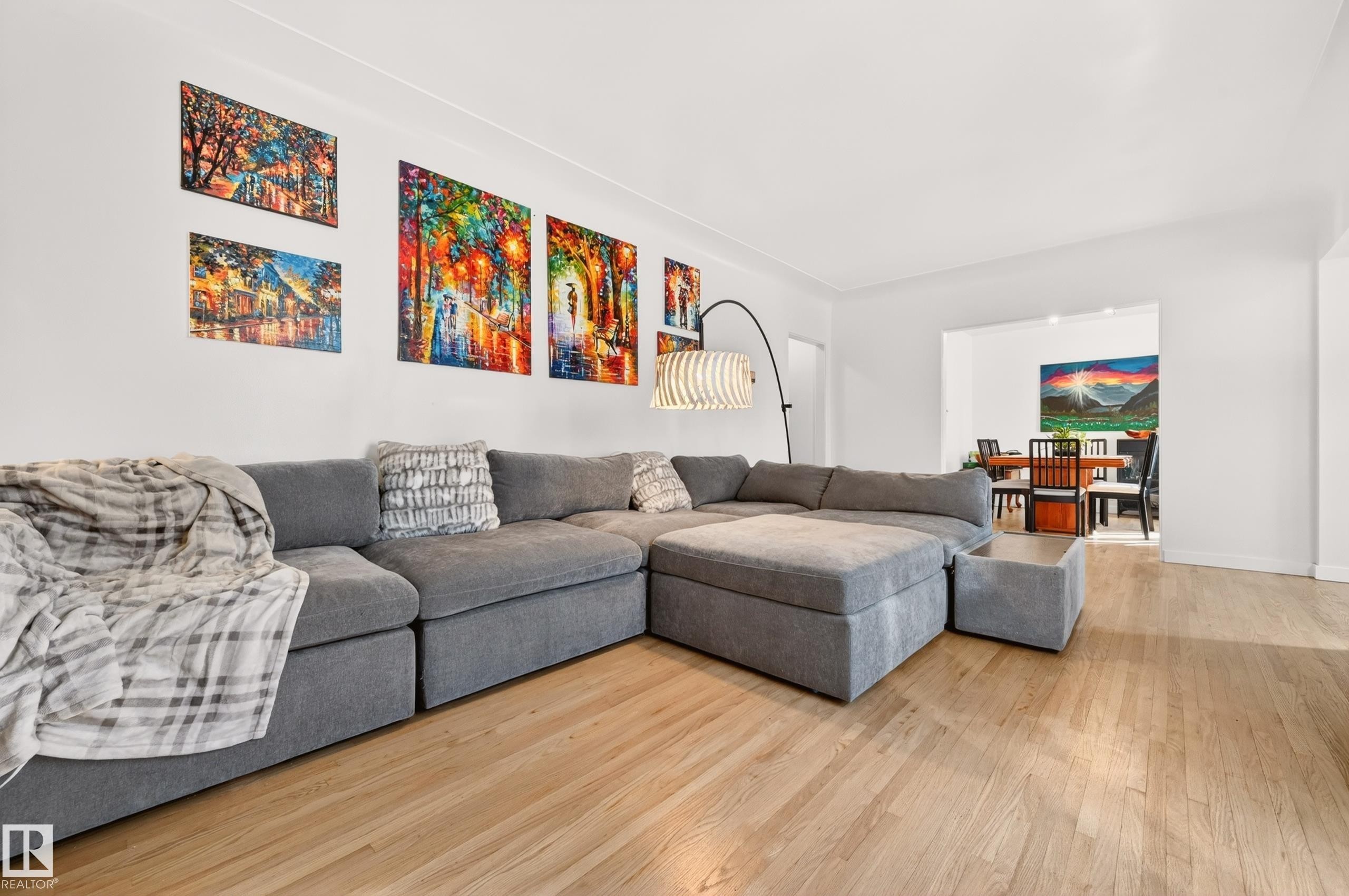 6807 112A Street, Edmonton, AB - Indoor Photo Showing Living Room