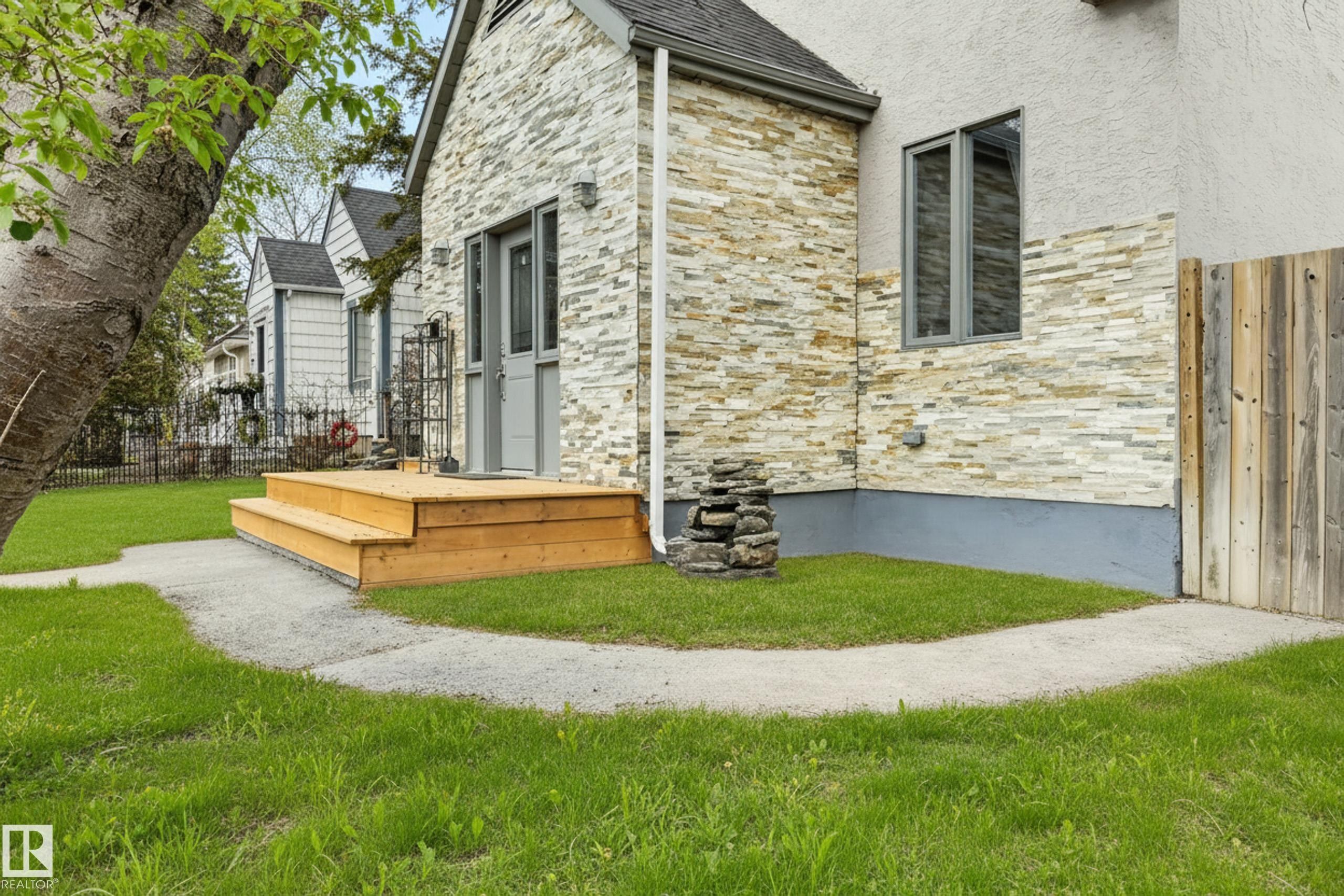 6807 112A Street Nw, Edmonton, AB - Outdoor