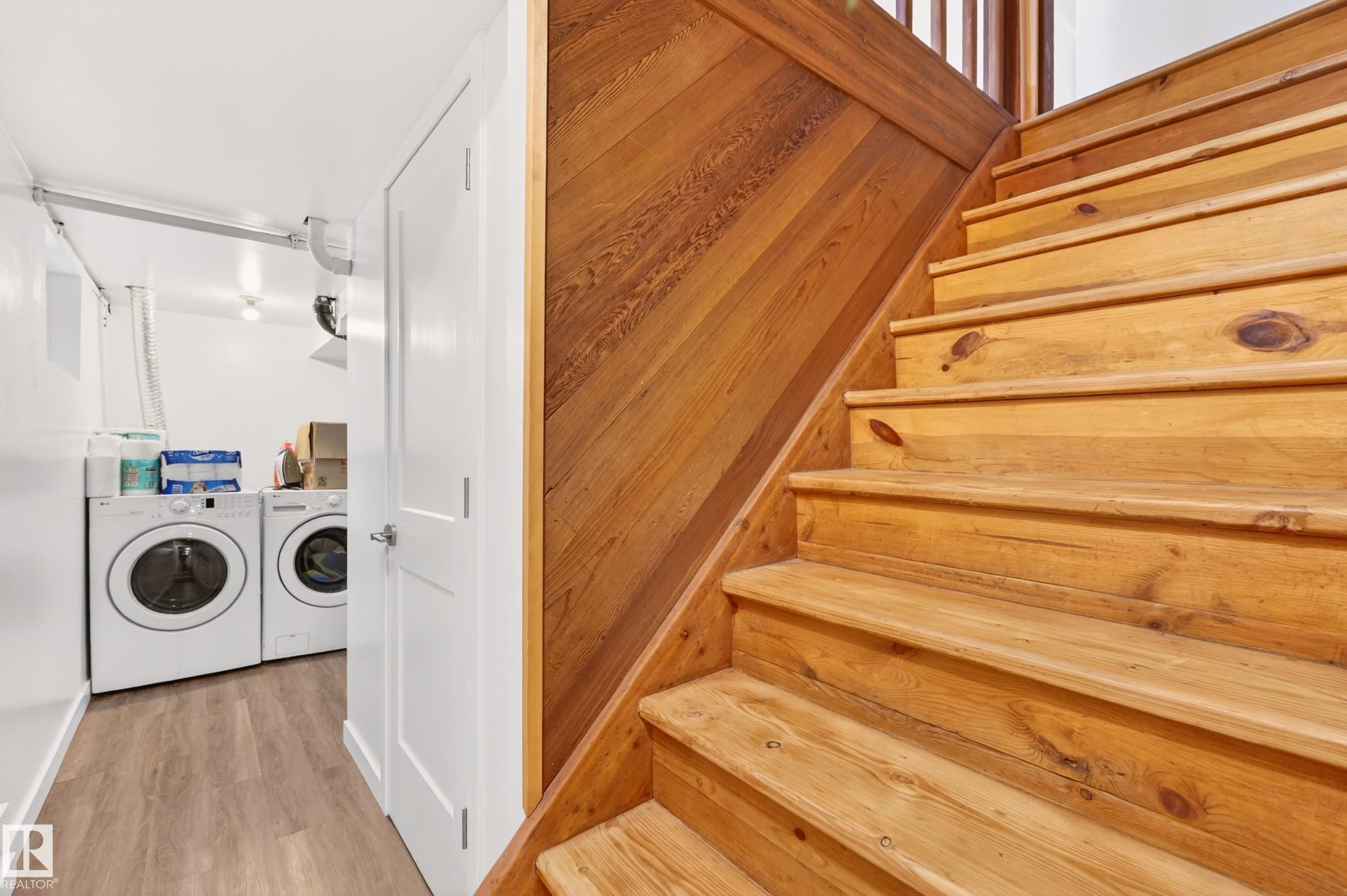 6807 112A Street, Edmonton, AB - Indoor Photo Showing Laundry Room
