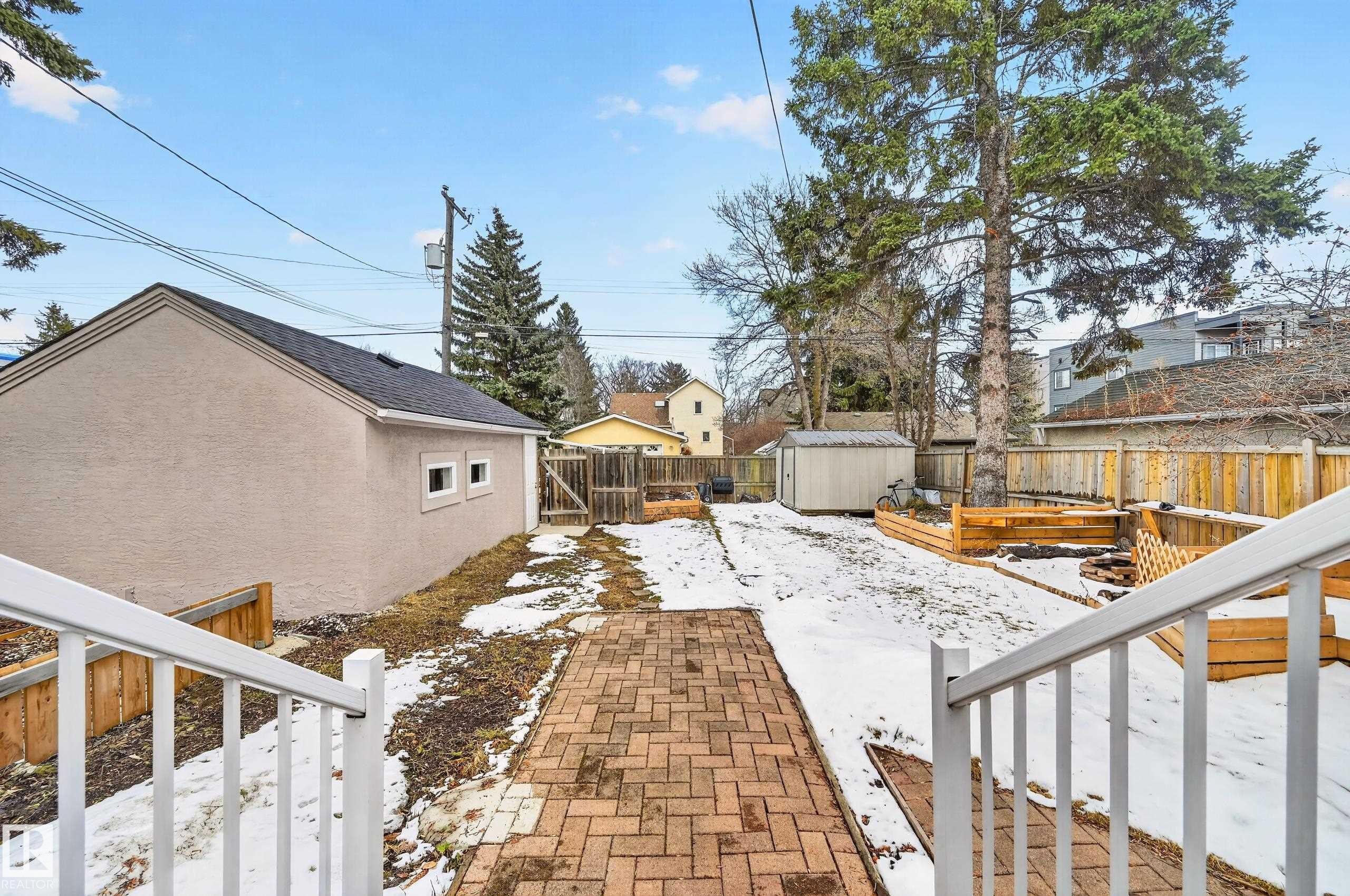 6807 112A Street, Edmonton, AB - Outdoor