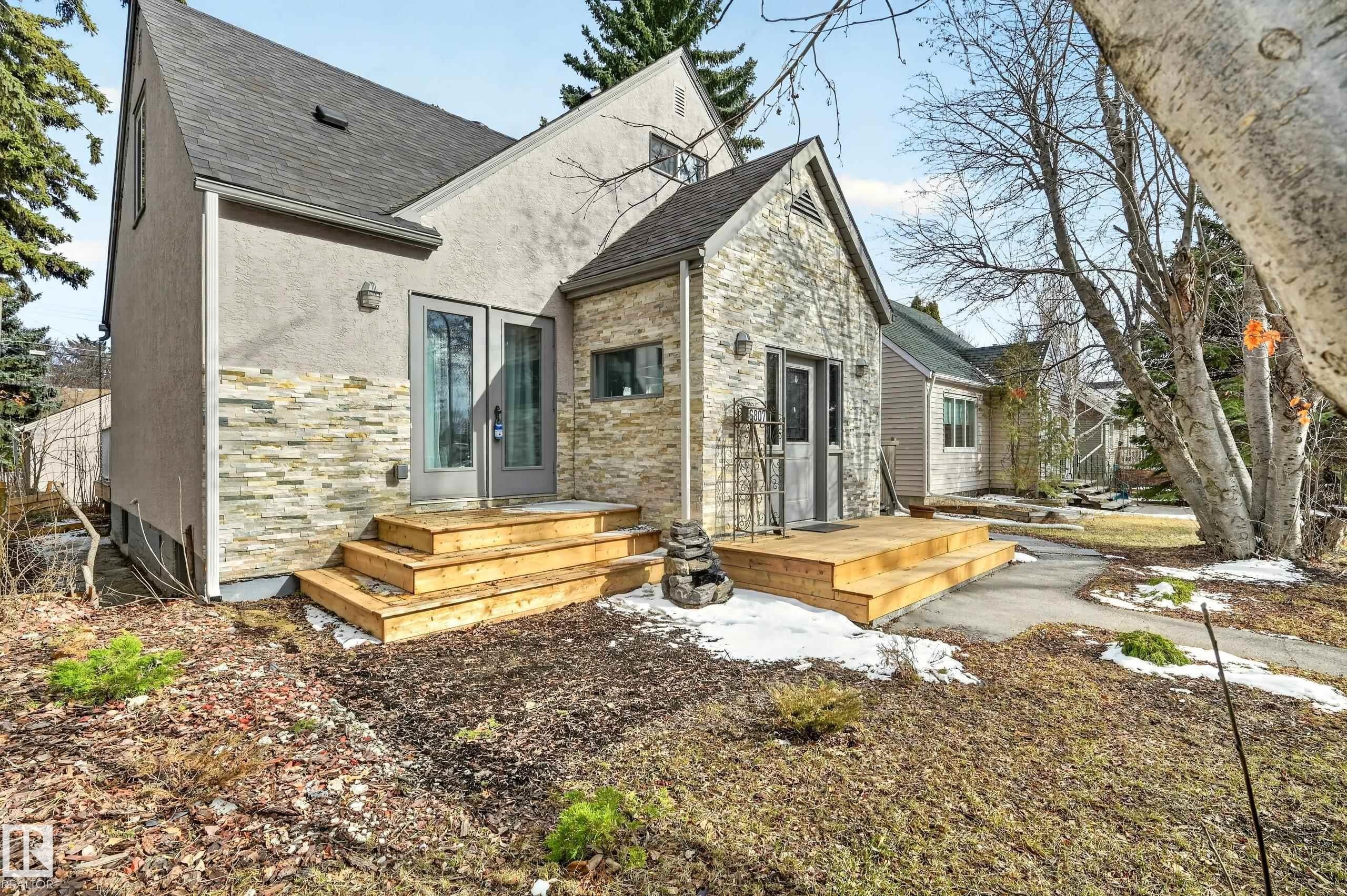 6807 112A Street, Edmonton, AB - Outdoor
