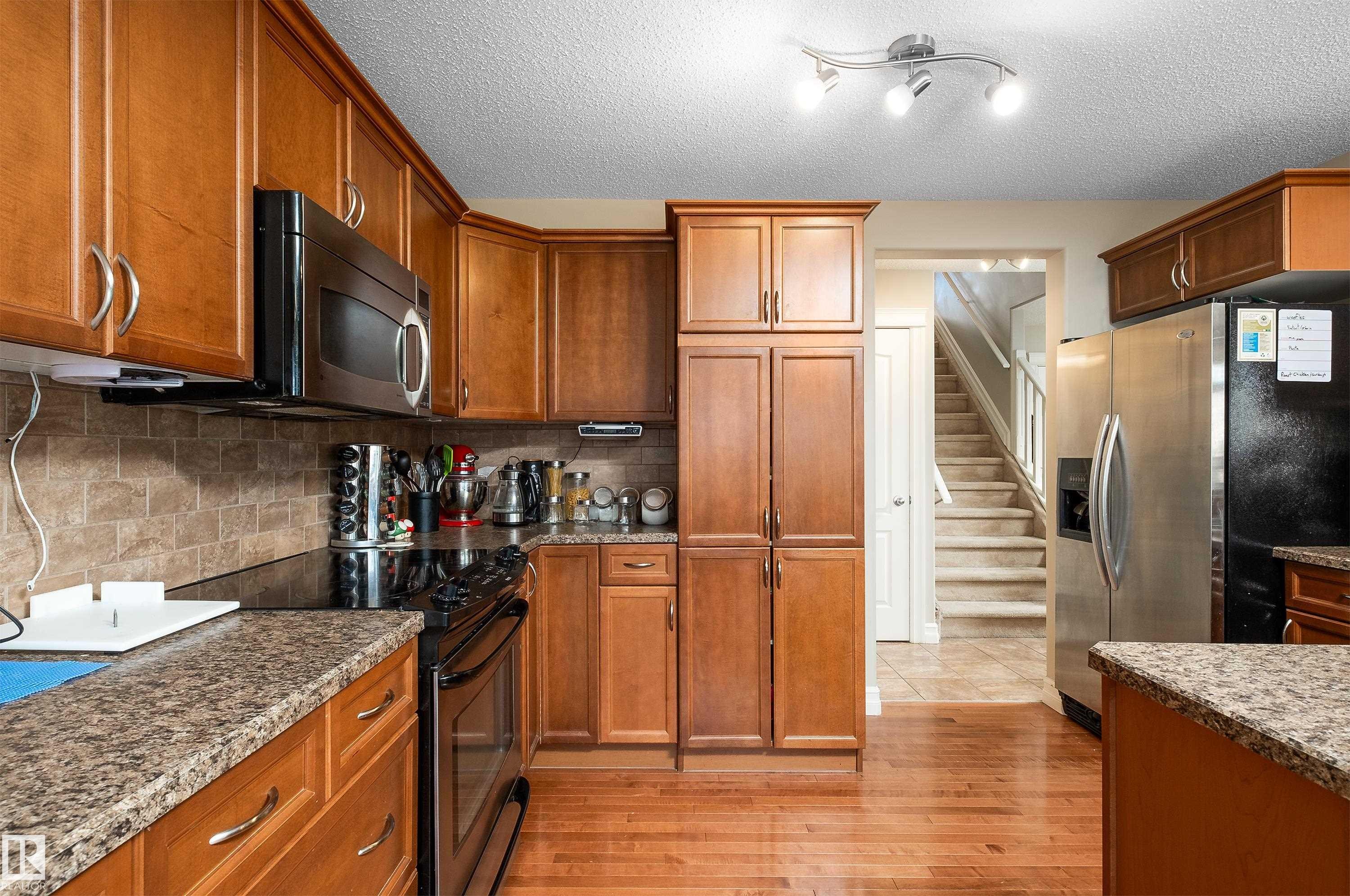 4 Spring Grove Crescent, Spruce Grove, AB - Indoor Photo Showing Kitchen