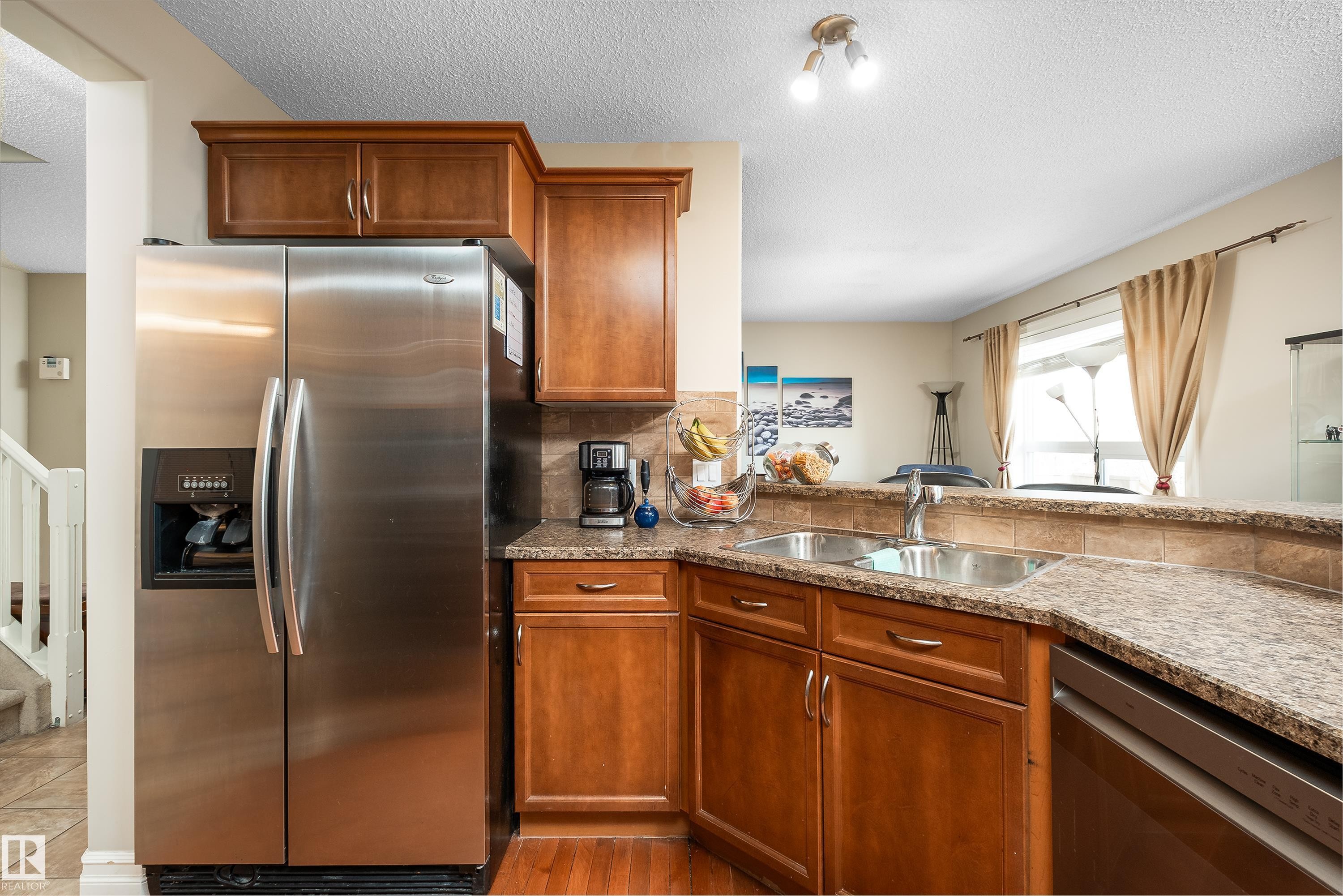 4 Spring Grove Crescent, Spruce Grove, AB - Indoor Photo Showing Kitchen With Double Sink