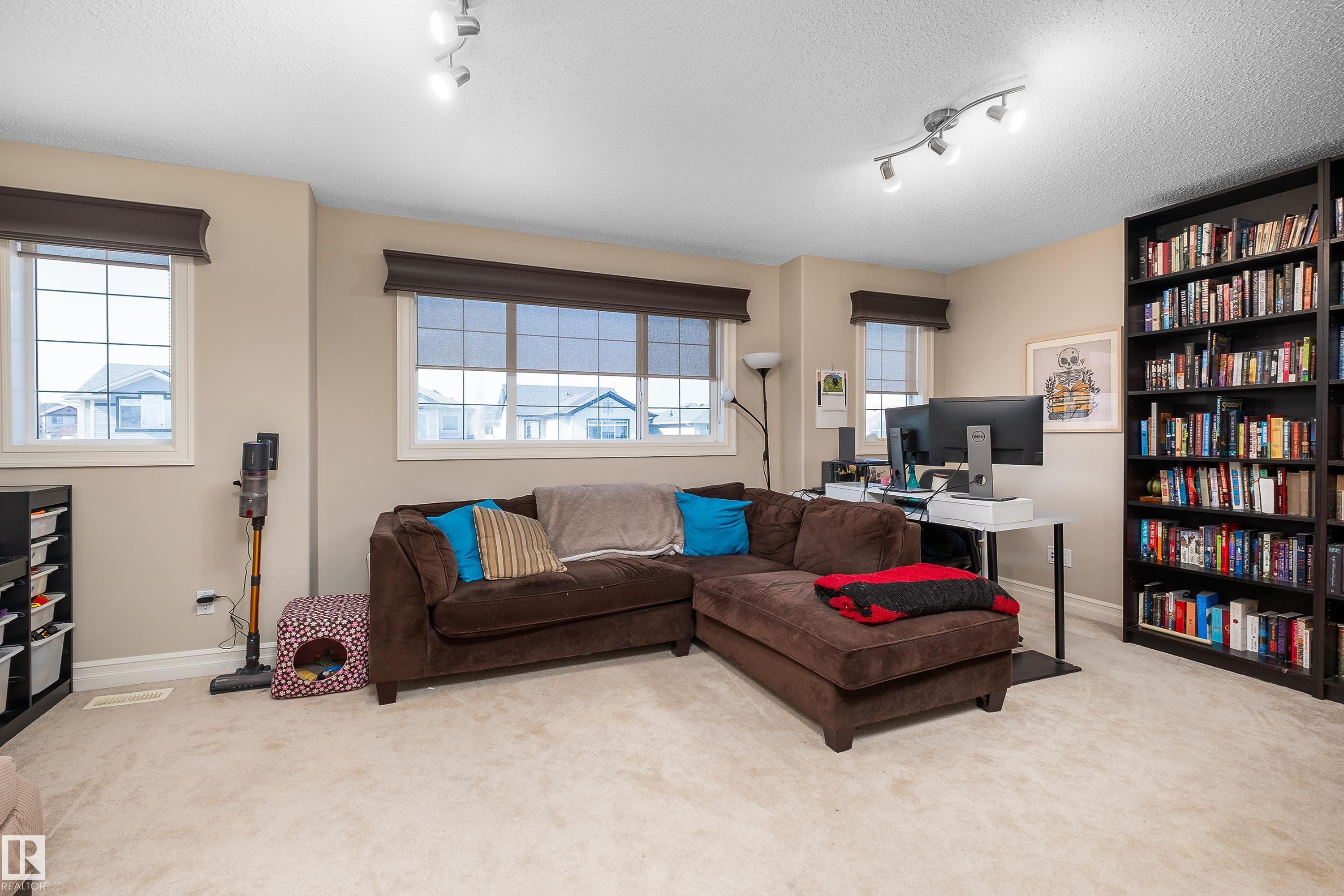 4 Spring Grove Crescent, Spruce Grove, AB - Indoor Photo Showing Living Room