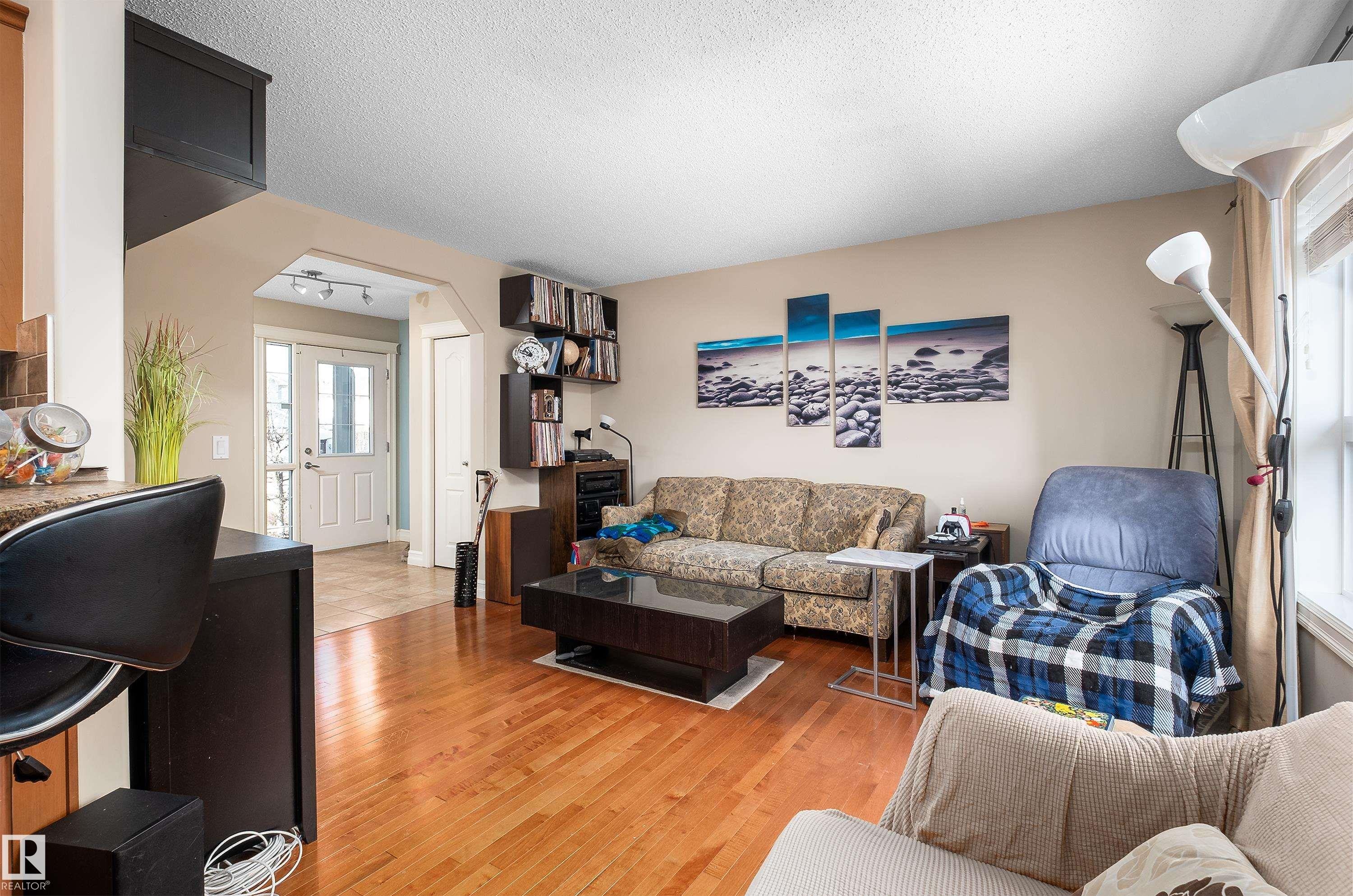 4 Spring Grove Crescent, Spruce Grove, AB - Indoor Photo Showing Living Room