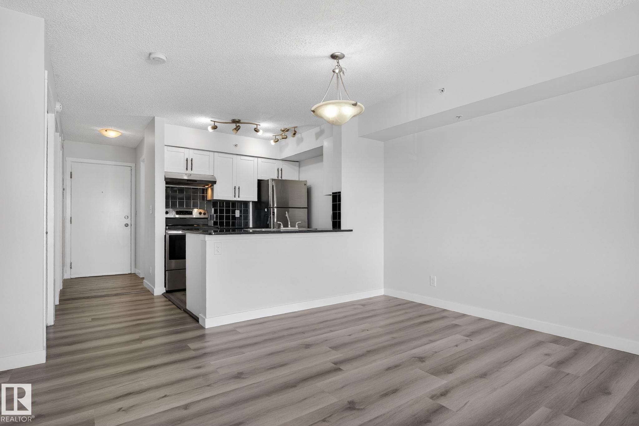 412 3315 James Mowatt Trail, Edmonton, AB - Indoor Photo Showing Kitchen