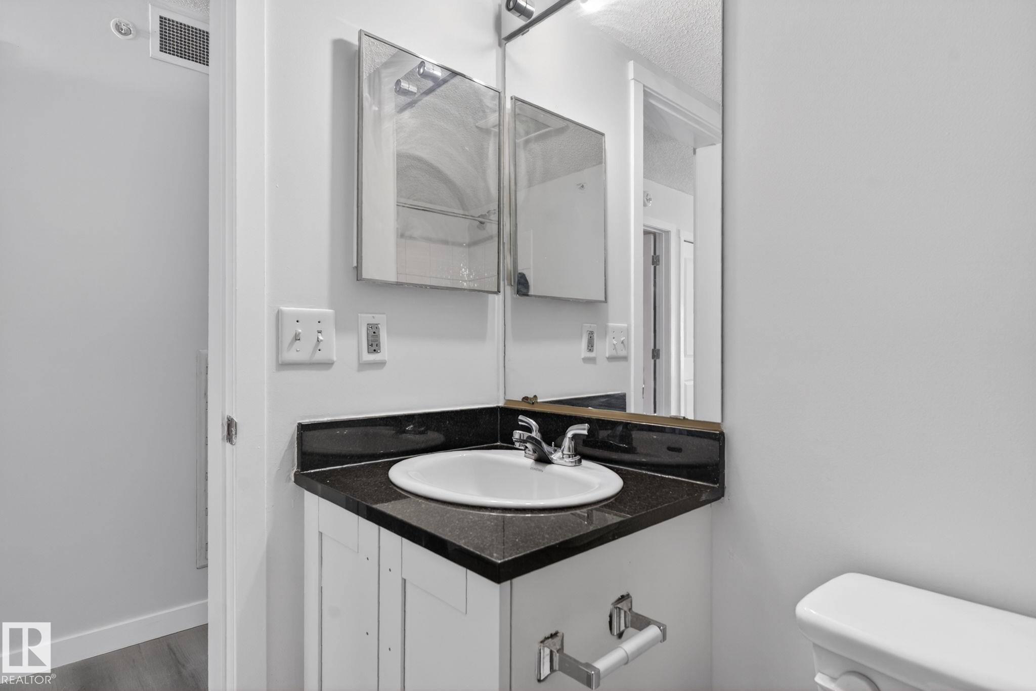 412 3315 James Mowatt Trail, Edmonton, AB - Indoor Photo Showing Bathroom