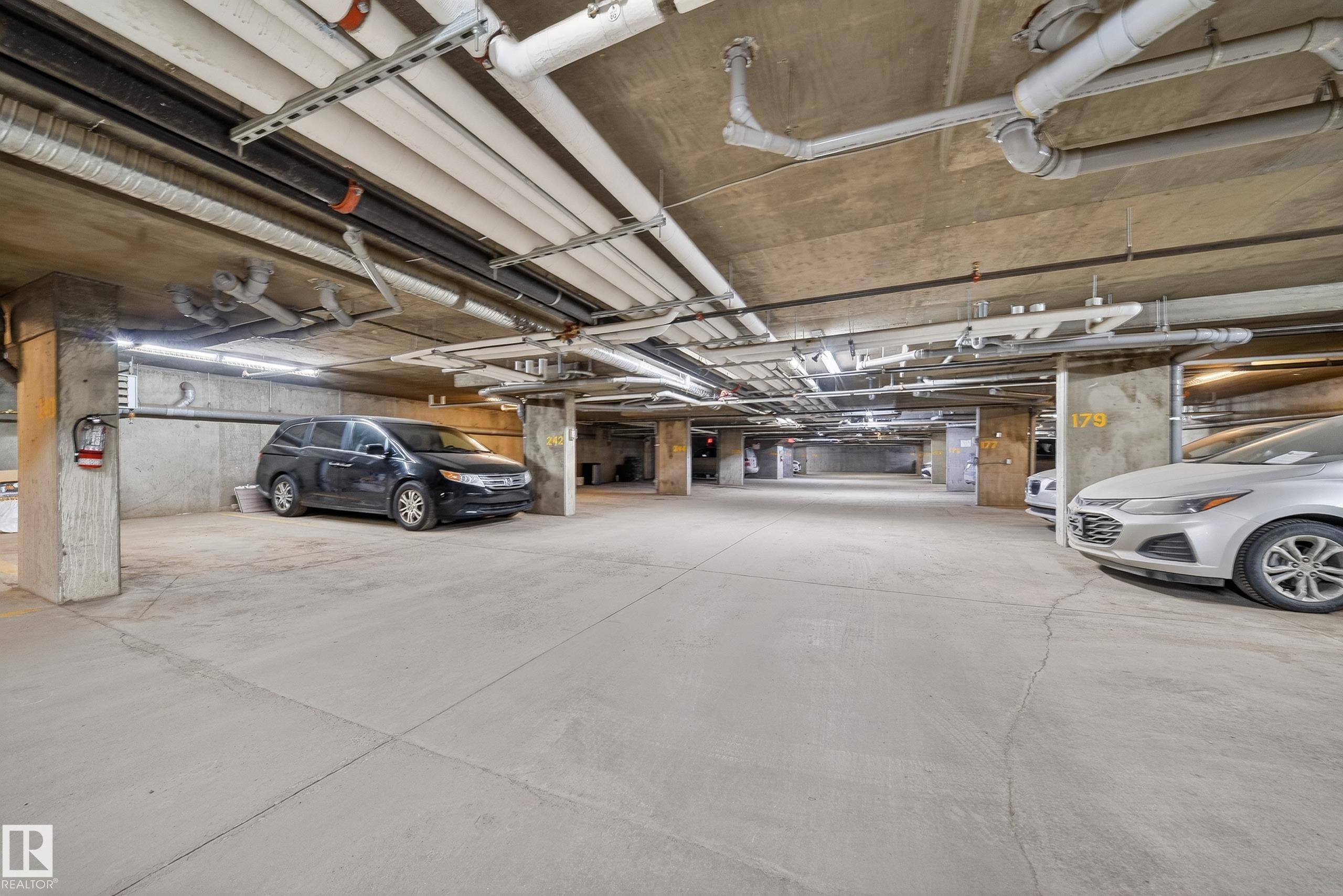412 3315 James Mowatt Trail, Edmonton, AB - Indoor Photo Showing Garage
