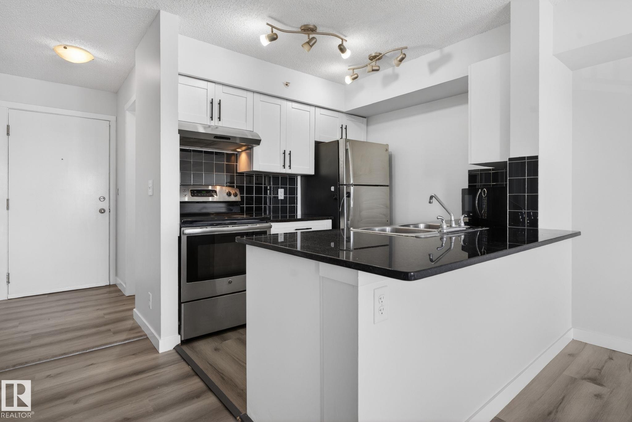 412 3315 James Mowatt Trail, Edmonton, AB - Indoor Photo Showing Kitchen With Double Sink