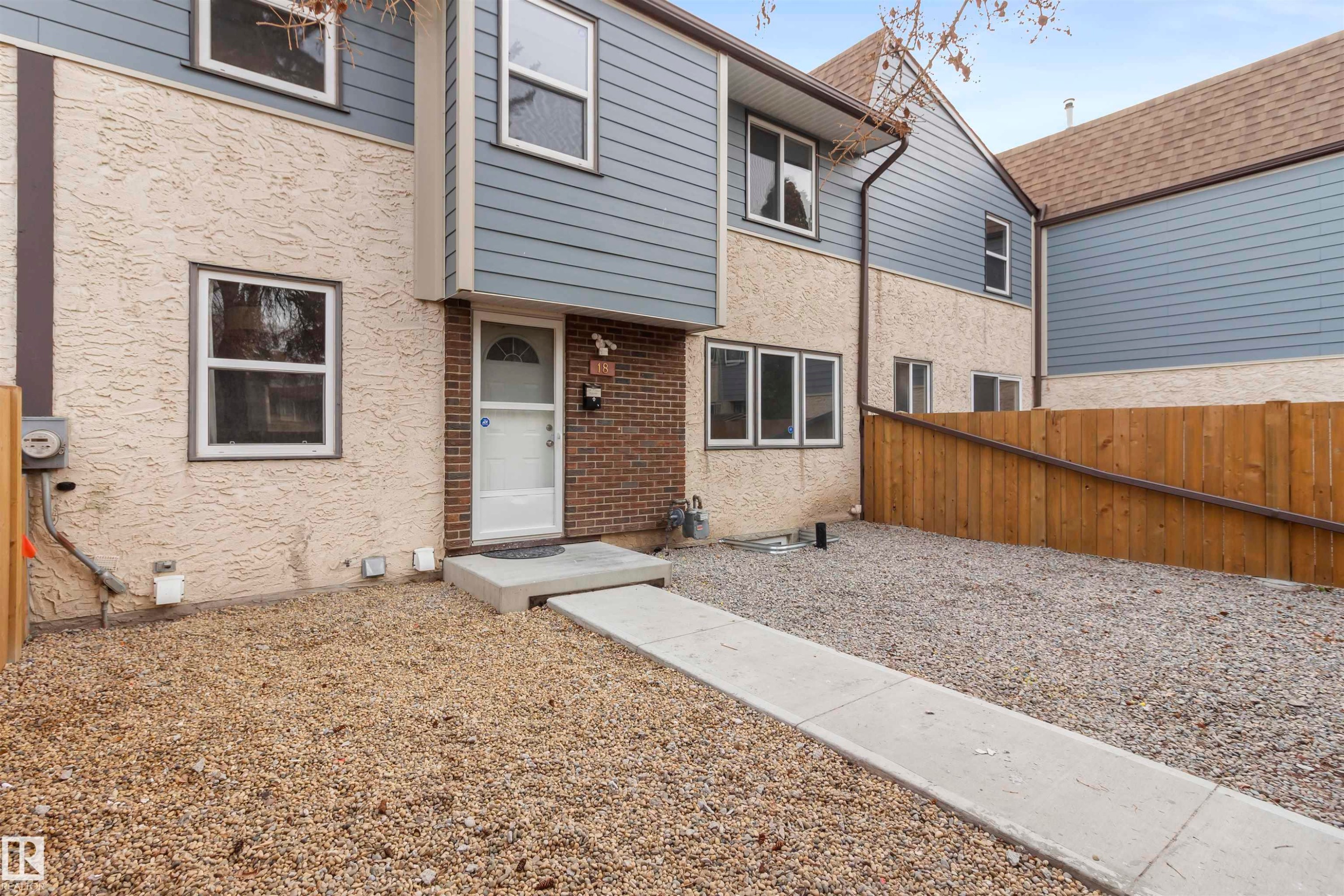 18 Willowdale Place, Edmonton, AB - Outdoor With Exterior