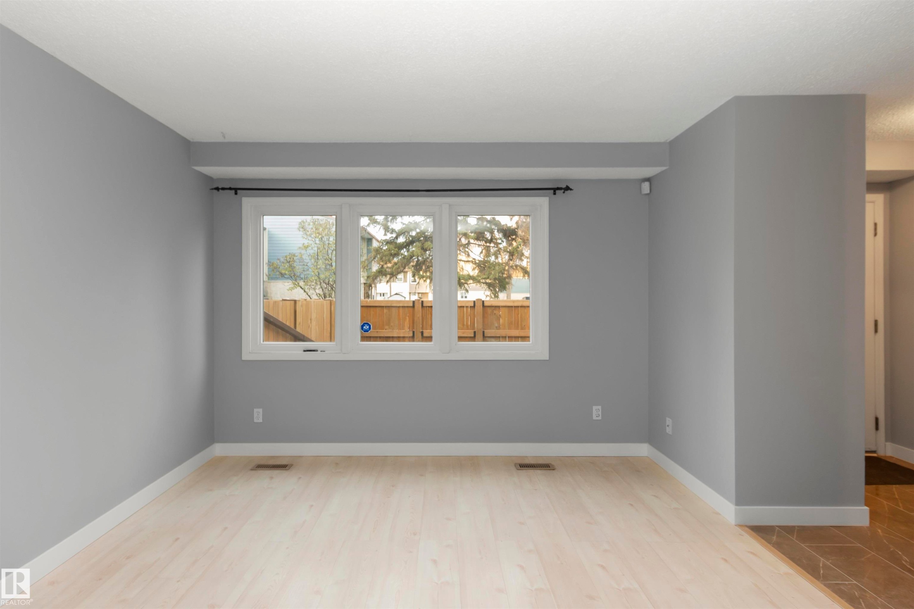 18 Willowdale Place, Edmonton, AB - Indoor Photo Showing Other Room