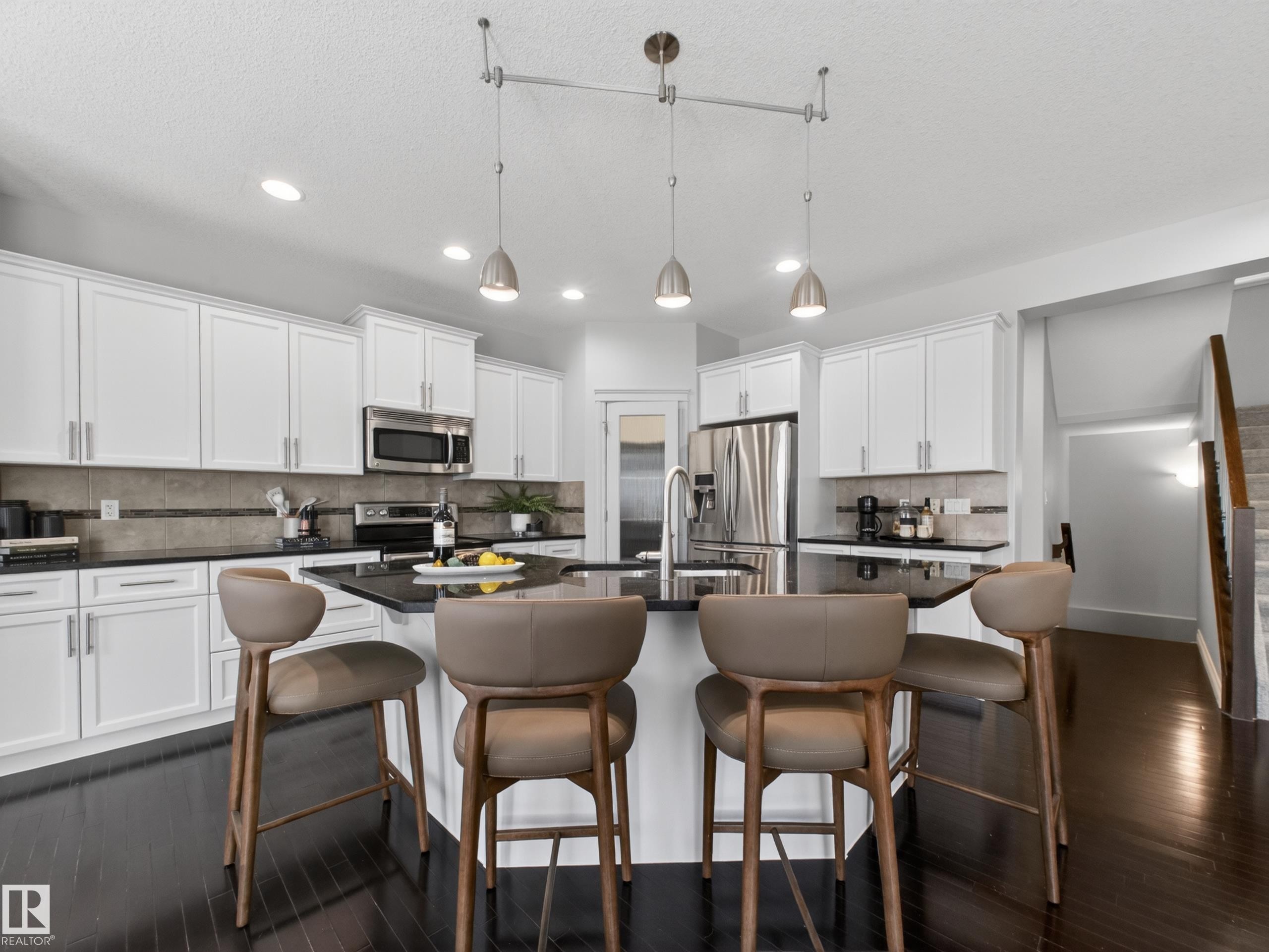 1473 Wates Link, Edmonton, AB - Indoor Photo Showing Kitchen With Upgraded Kitchen