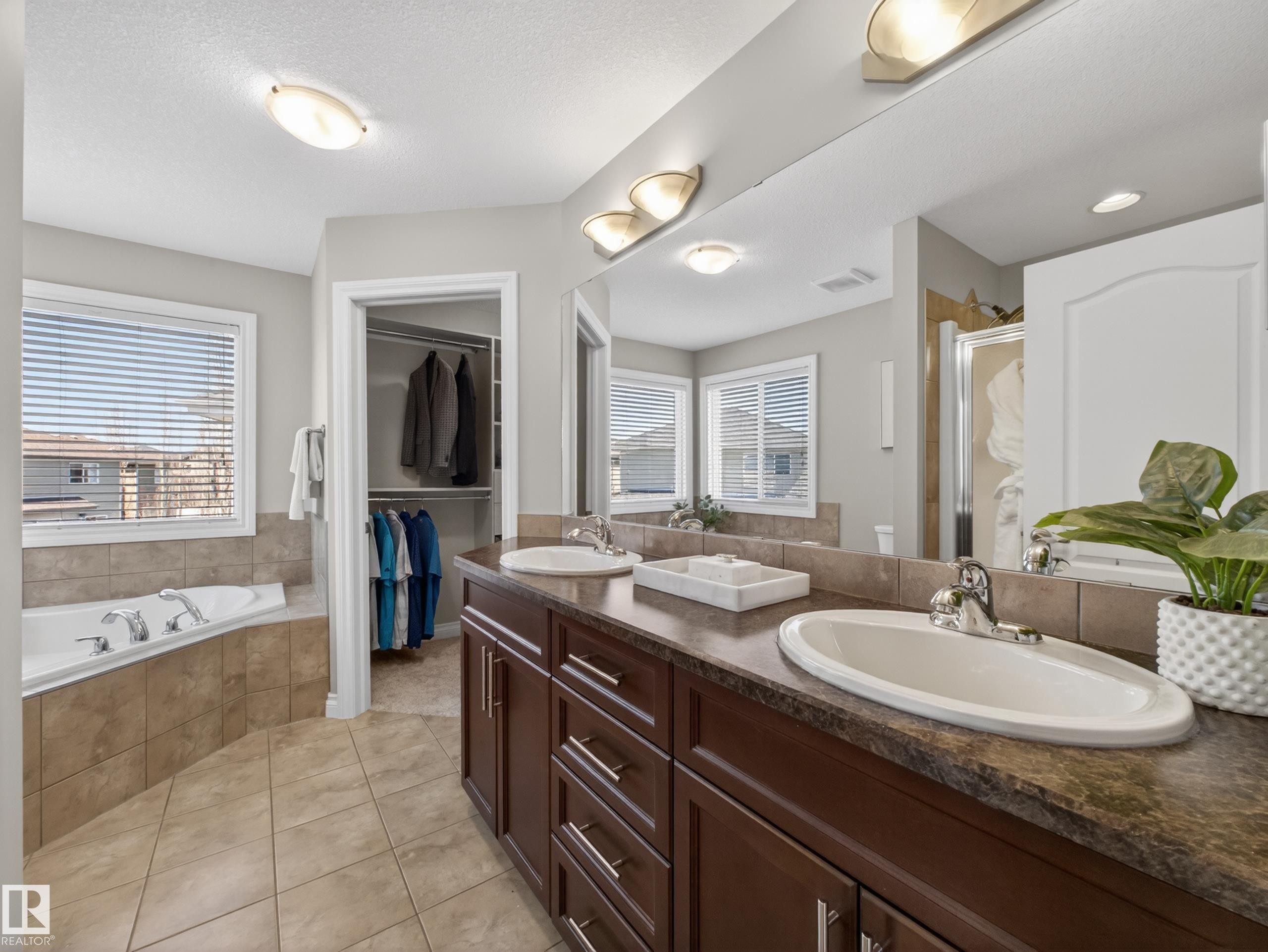 1473 Wates Link, Edmonton, AB - Indoor Photo Showing Bathroom
